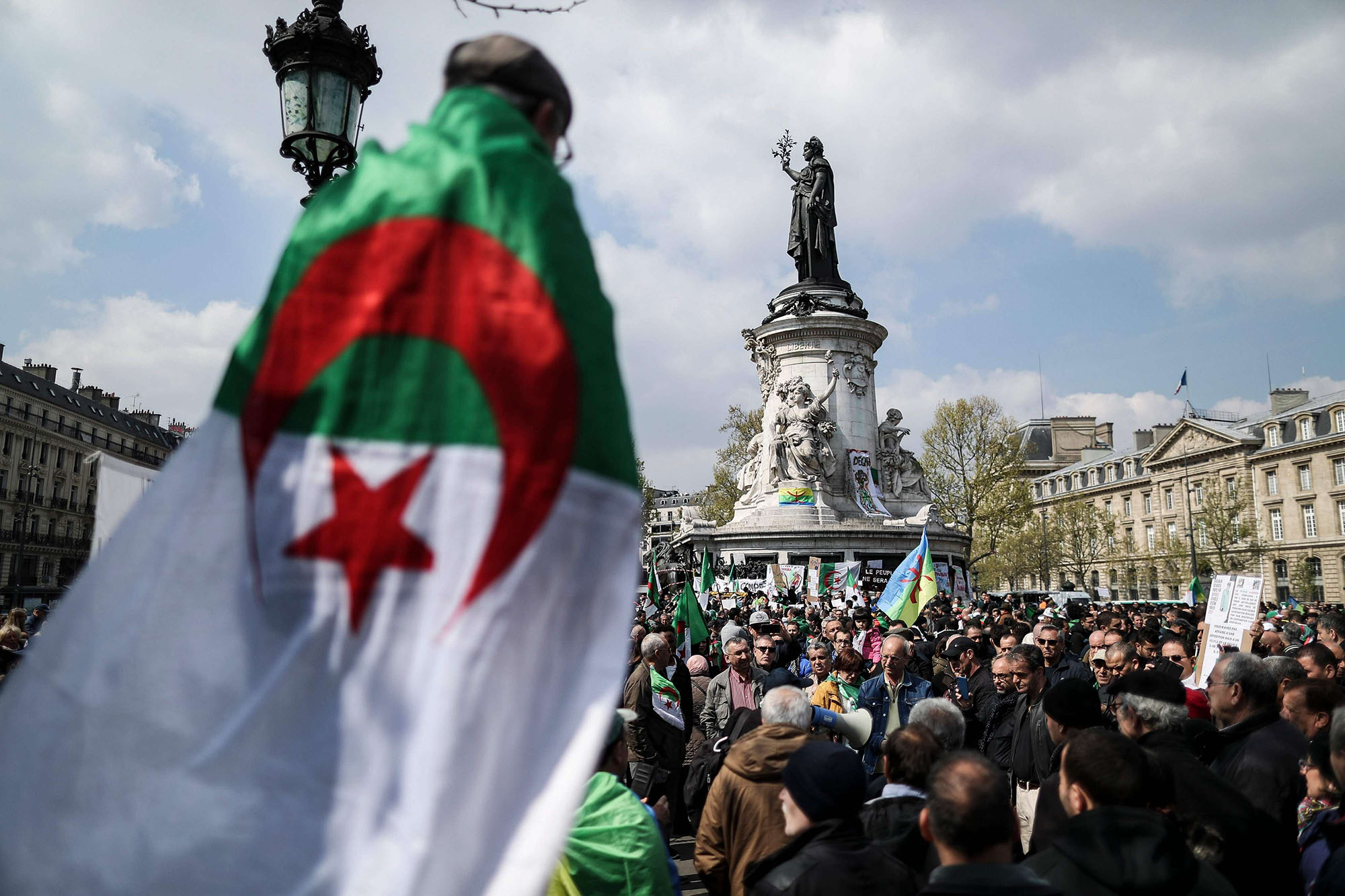 ستة ملايين جزائري في فرنسا وحدها