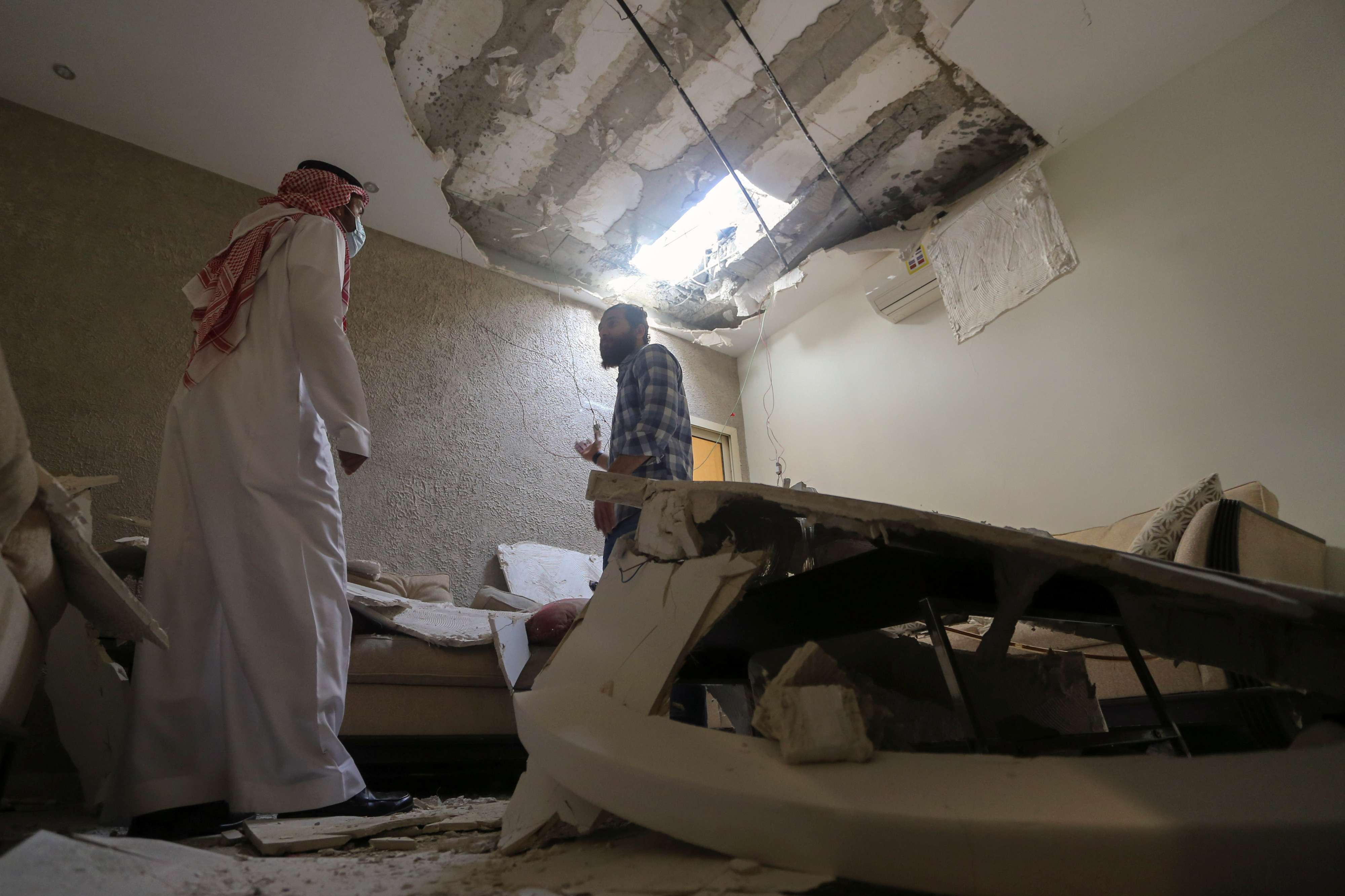 السعودية تعطي فرصة للسلام رغم تواصل هجمات الحوثيين على اراضيها