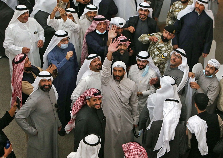 الغانم وأنصاره لم يحترموا اجراءات التوقي من فيروس كورونا بينما تئن البلاد تحت وطأة ازمة صحية
