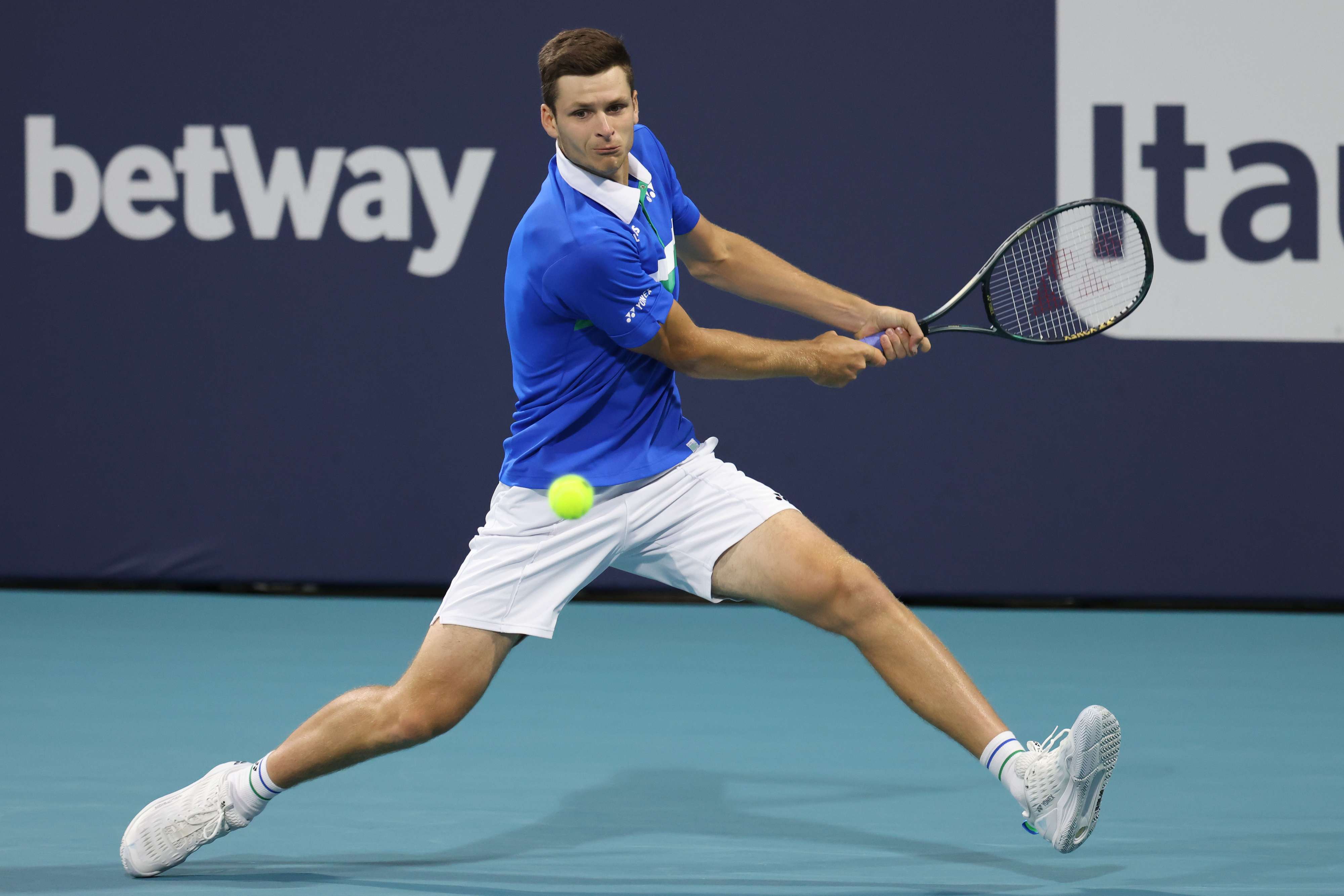  هوركاش على بعد خطوة من لقب تاريخي