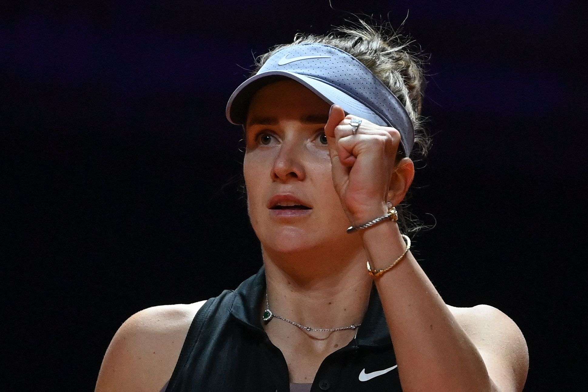 سفيتولينا تخرج من الباب الضيق 