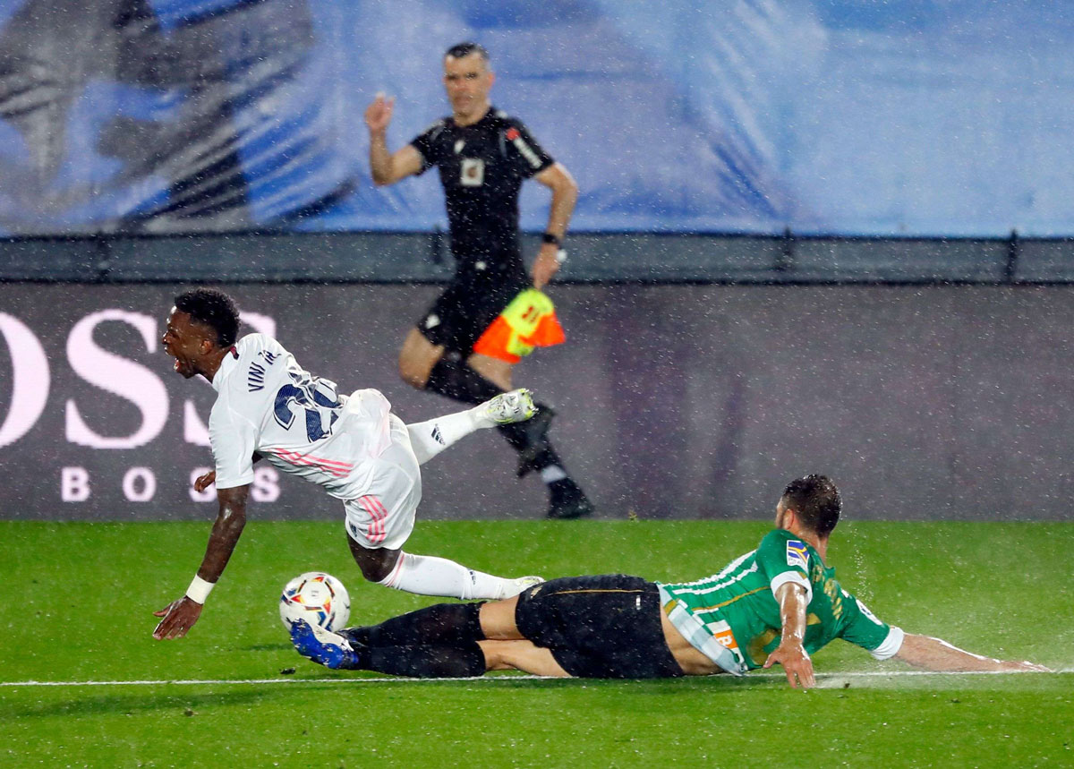 بيتيس يعقد حسابات ريال