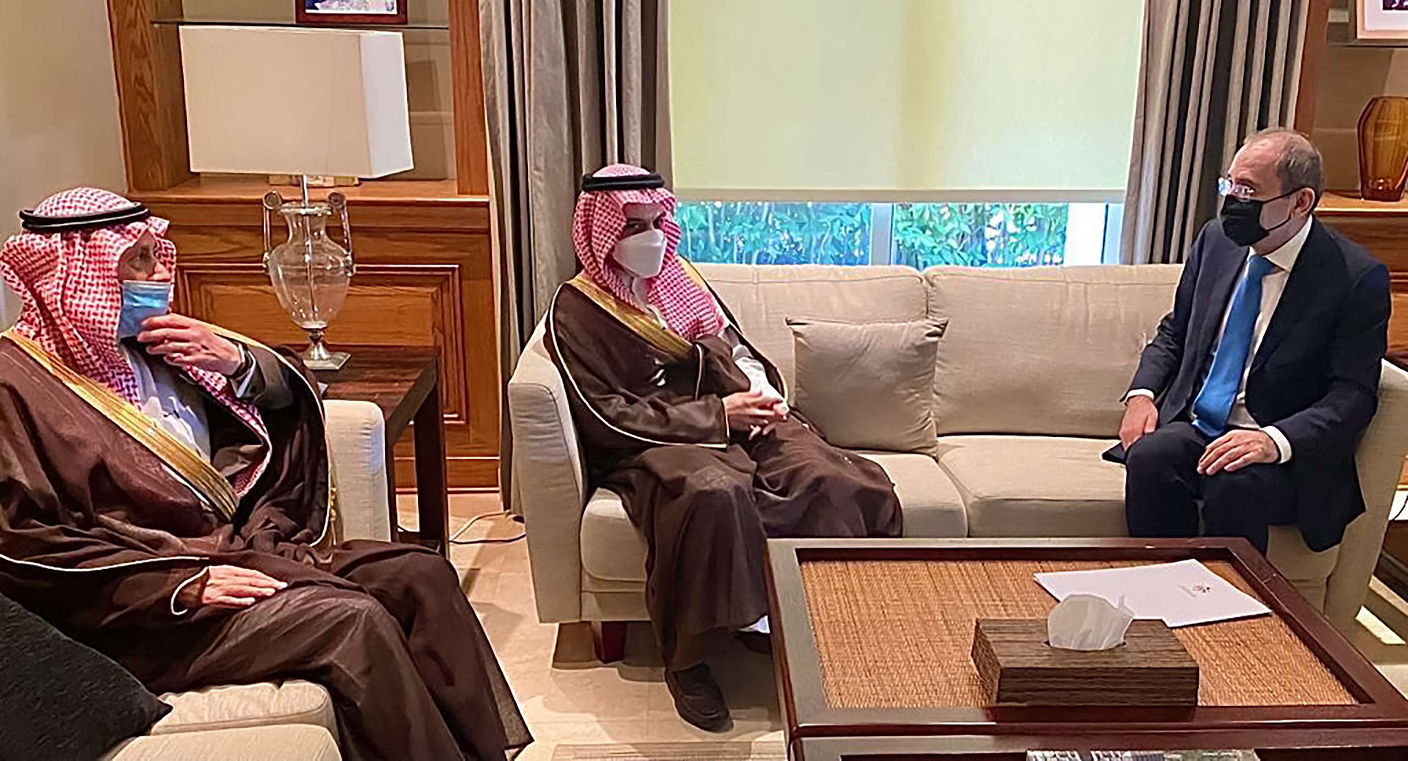 ضابط سابق في سي آي أيه: مدير المخابرات السعودية ومدير مكتب الامير محمد رافقا وزير الخارجية الى الاردن