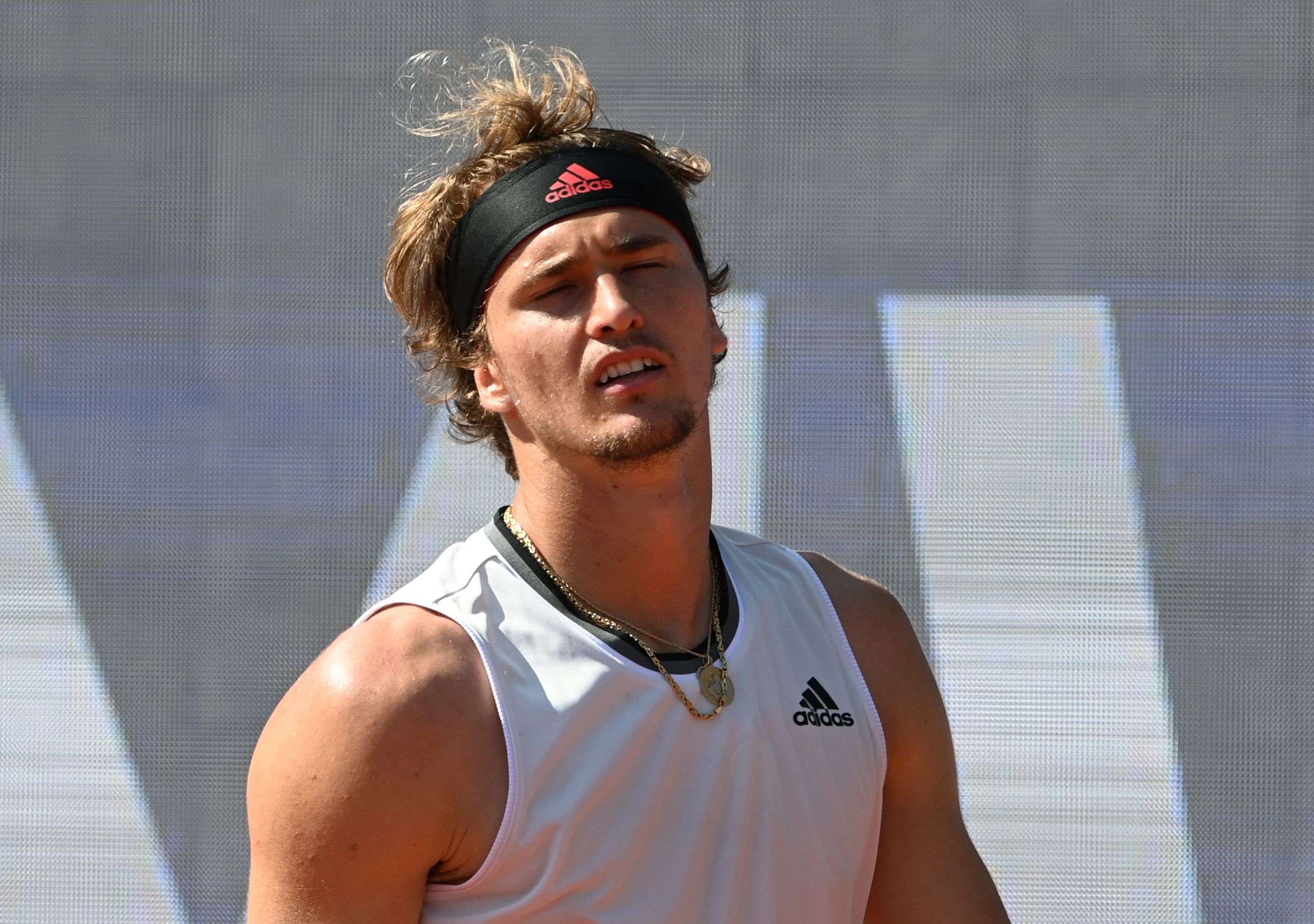 لاعب التنس الالماني يرتكب نصف أخطائه الـ14 المباشرة في المجموعة الحاسمة