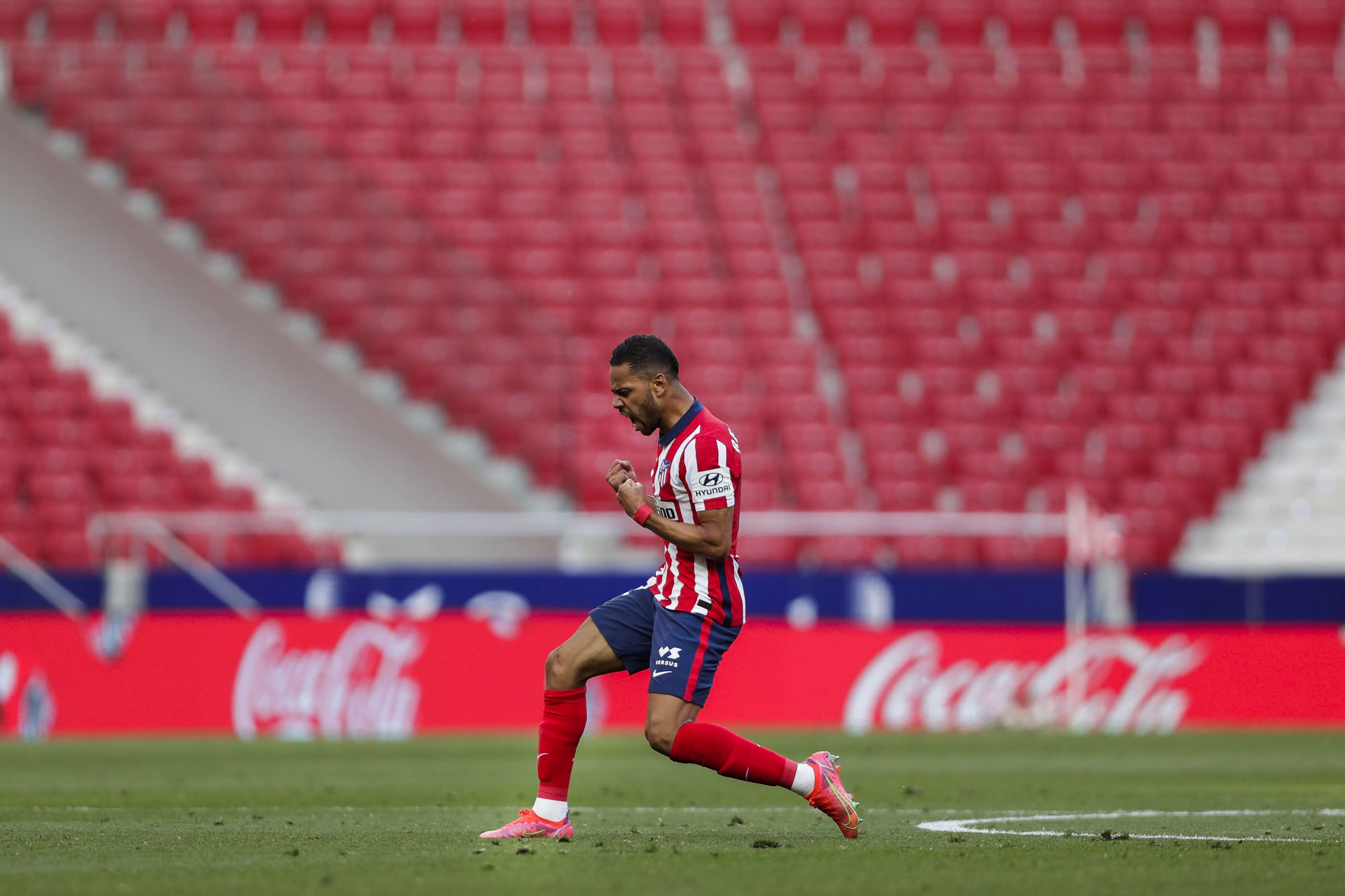 مصير فريق المدرب سيميوني بين يديه مع ابتعاده بفارق نقطتين عن غريمه ريال