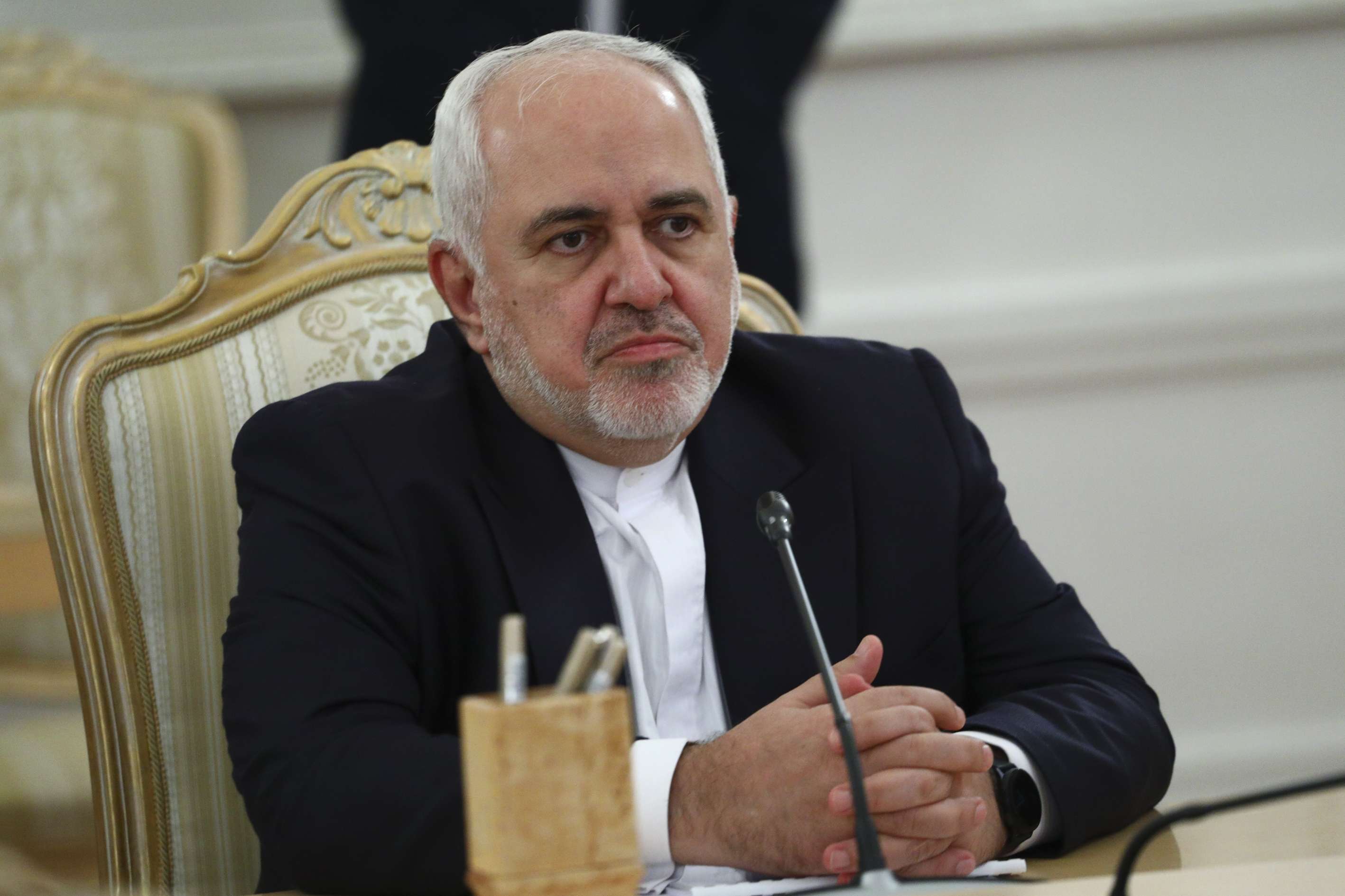 خامنئي يوبخ ظريف بعد تصريحات مست النظام الإيراني