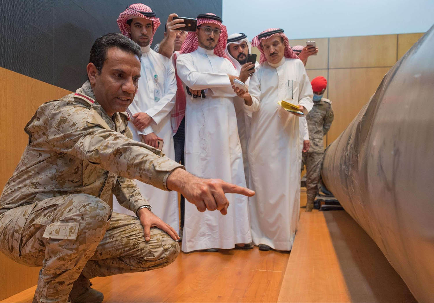 مؤتمر صحفي سعودي يستعرض الصواريخ الايرانية التي تم اسقاطها