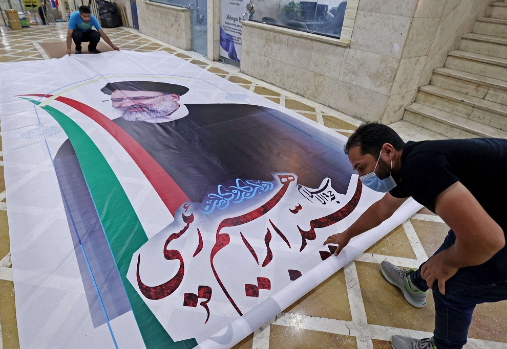 رئيسي المقرب من خامنئي يعتبر الأبرز بين المرشحين المحافظين المتشددين