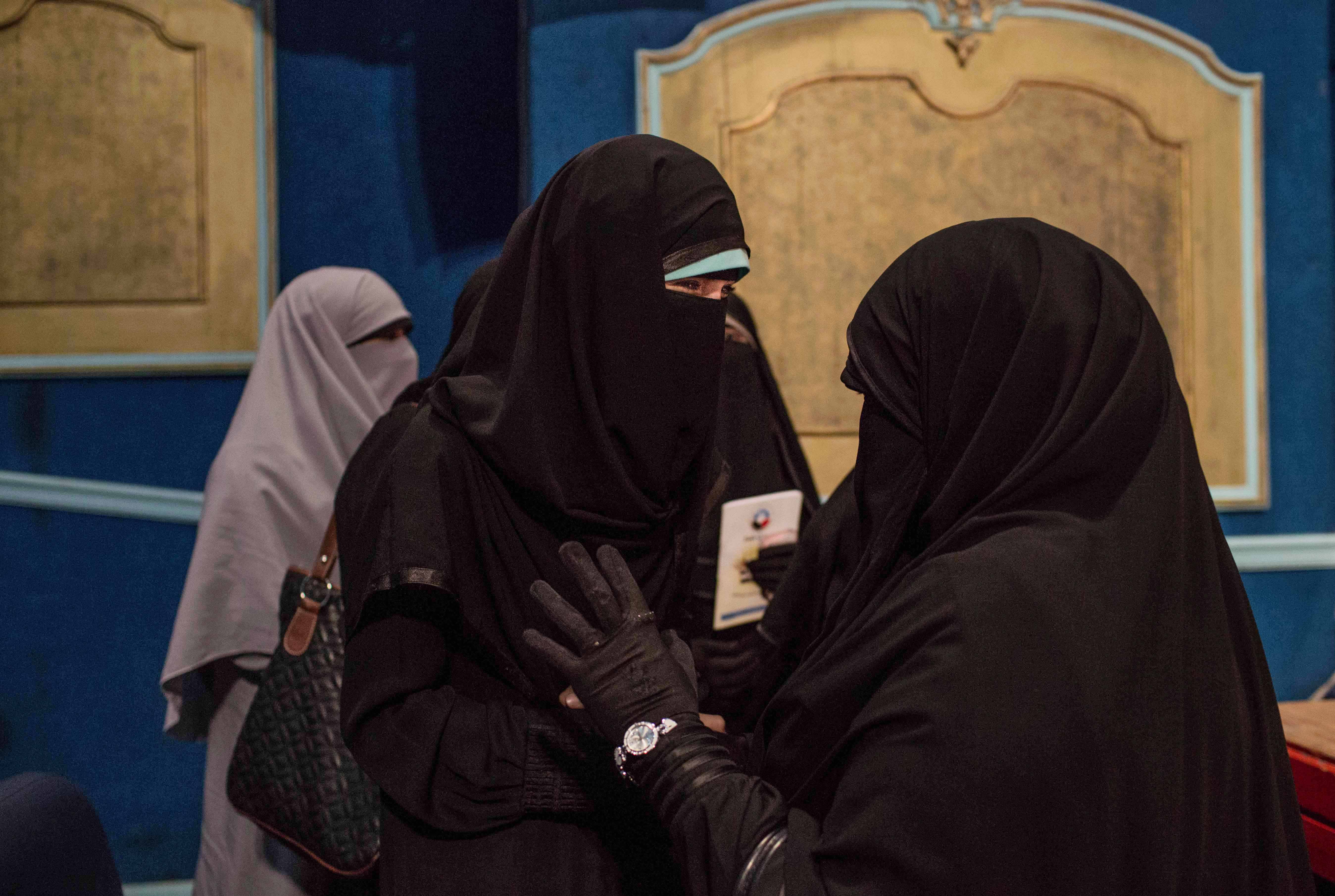 نساء الإخوان تساعد التنظيم على الوصول إلى جمهور أوسع للتجنيد