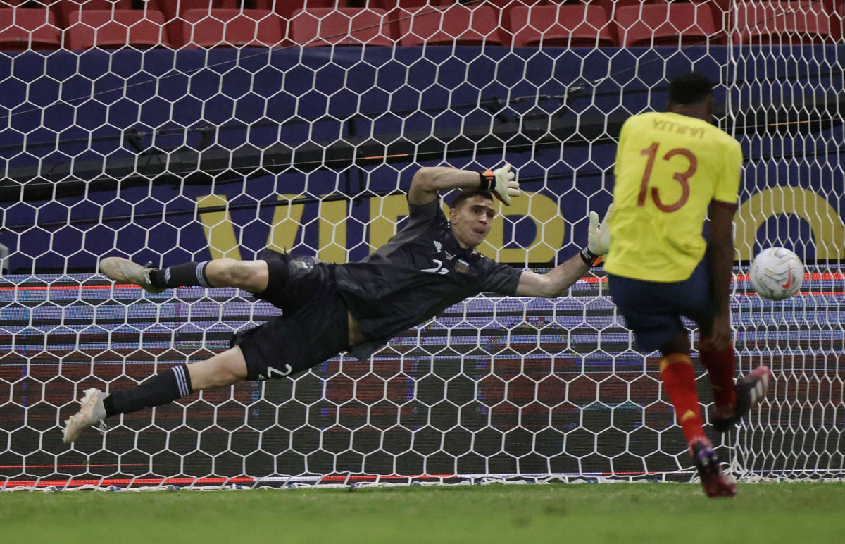 الحارس مارتينيس يضع منتخب الارجنتين في النهائي الحلم