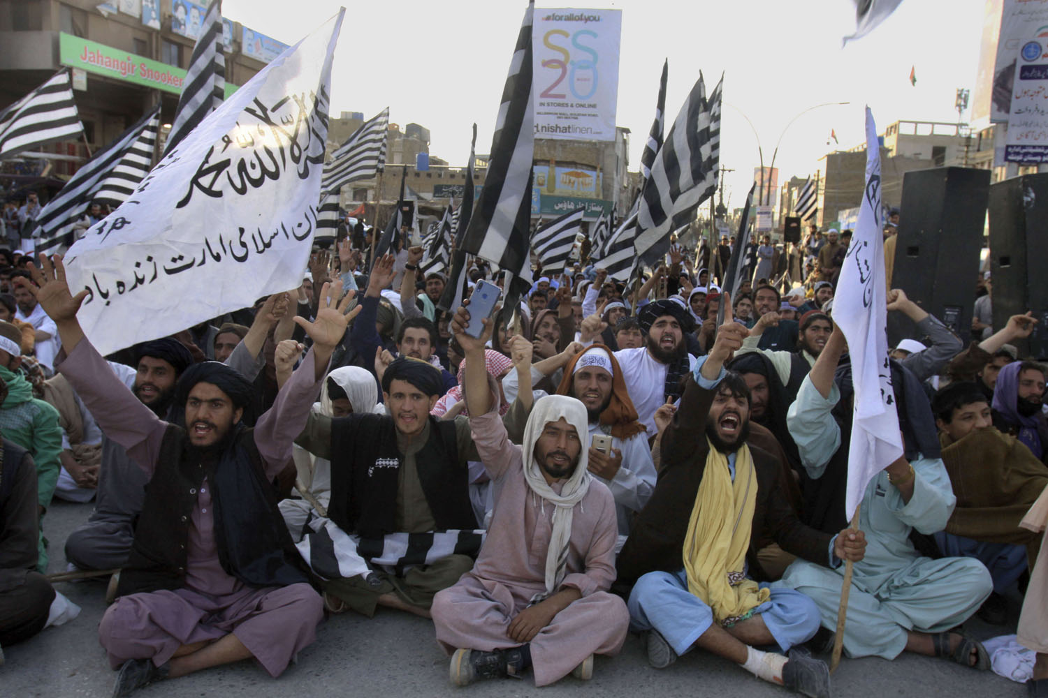 كل من يبارك "نصر" طالبان مرتد في حكم داعش