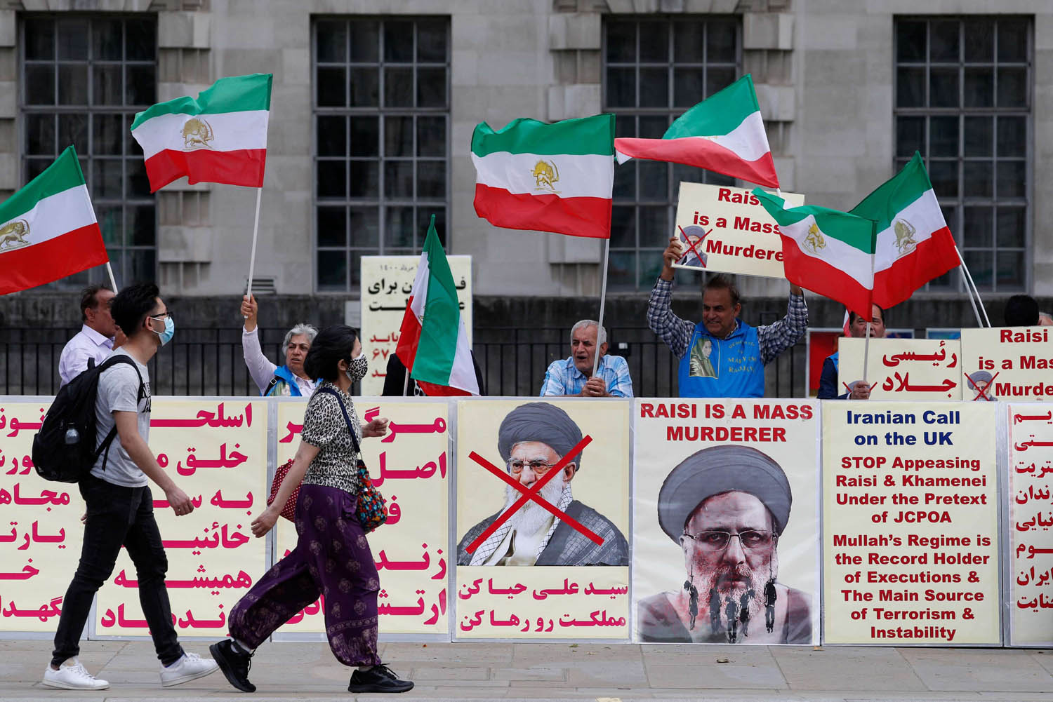تظاهرة إيرانية في لندن ضد تنصيب الرئيس الإيراني إبراهيم رئيسي