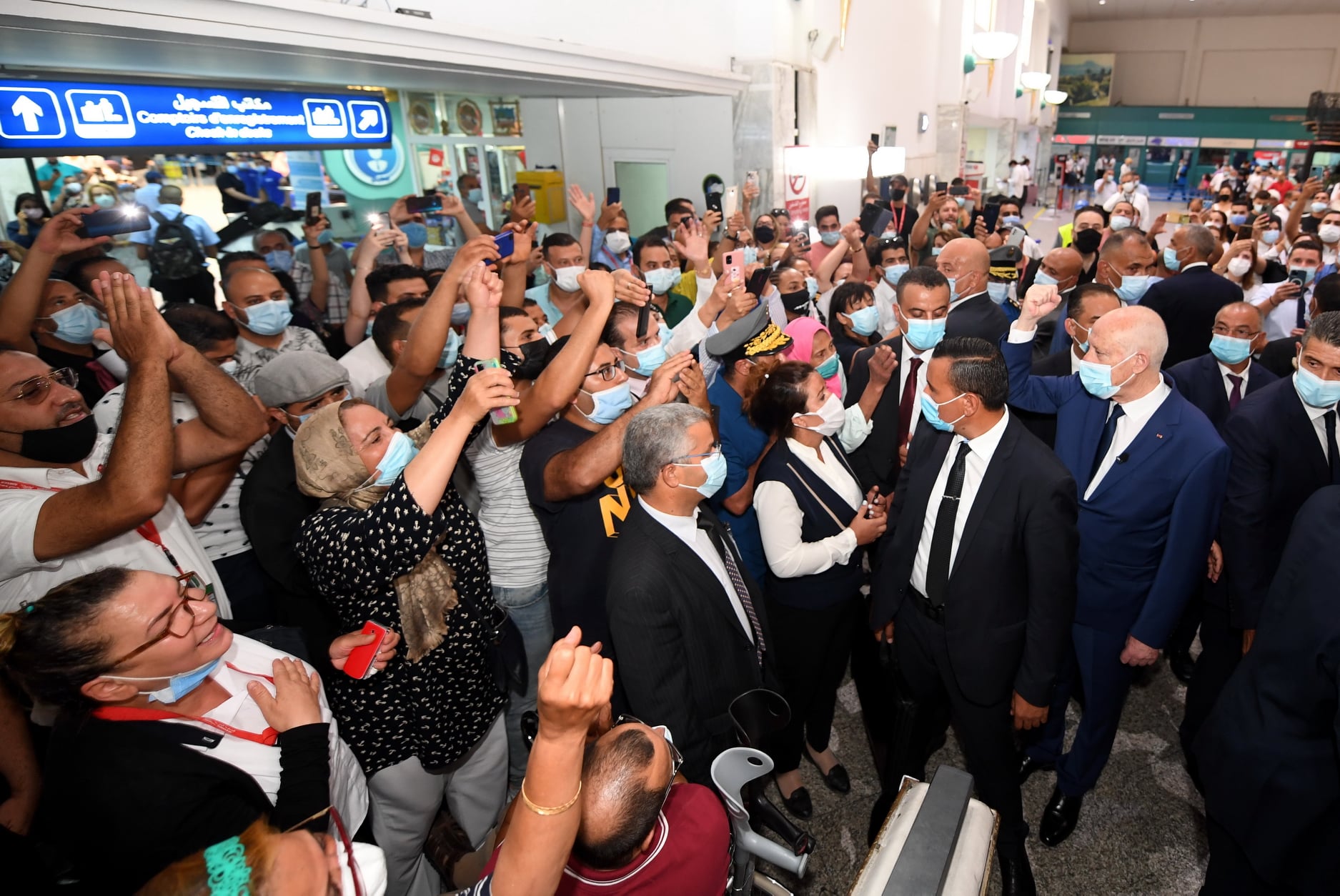 الرئيس التونسي قيس سعيد في مطار قرطاج