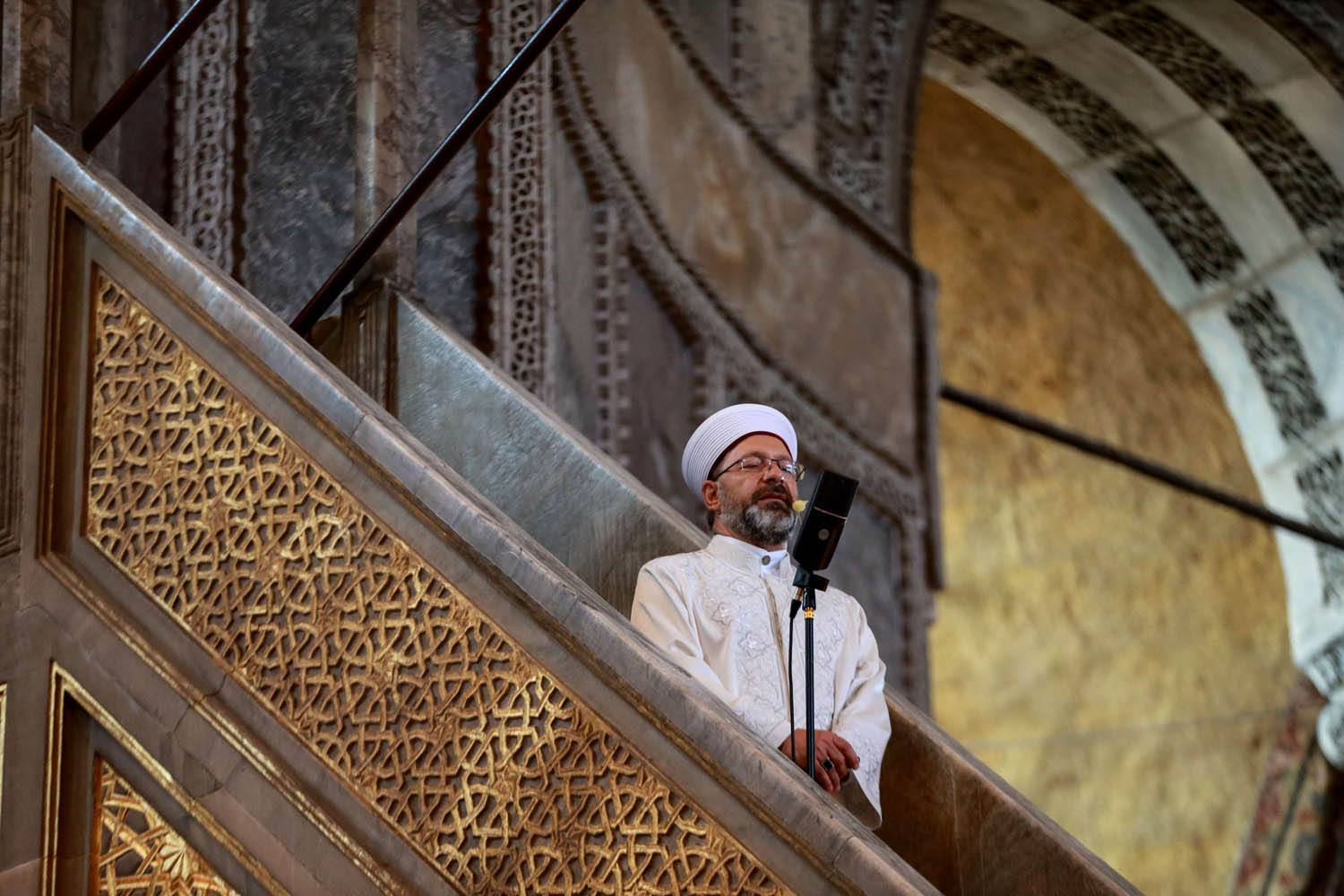علي أرباش يؤم صلاة العيد في آيا صوفيا