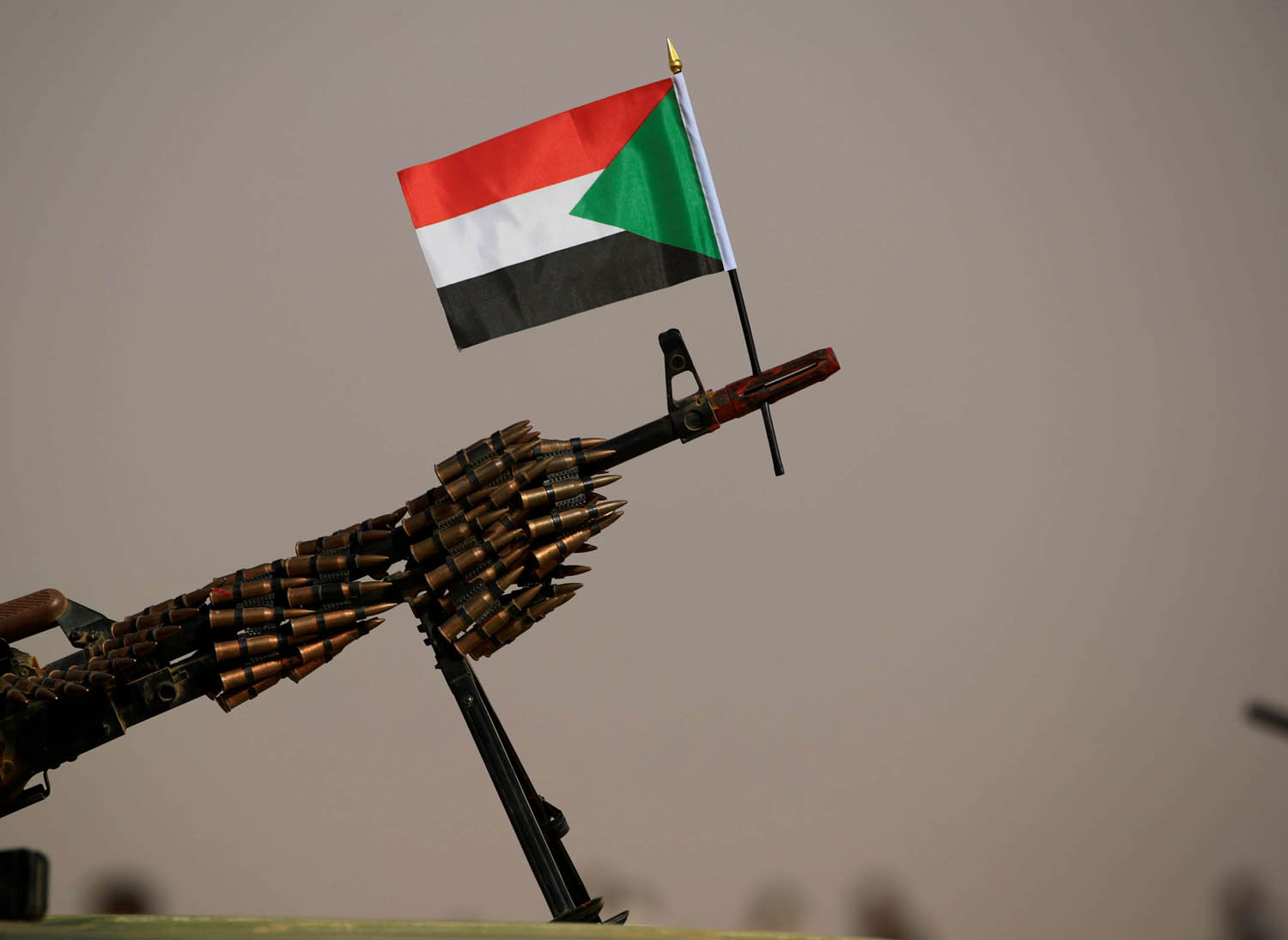 الجيش يتولى السلطة على المستوى السيادي