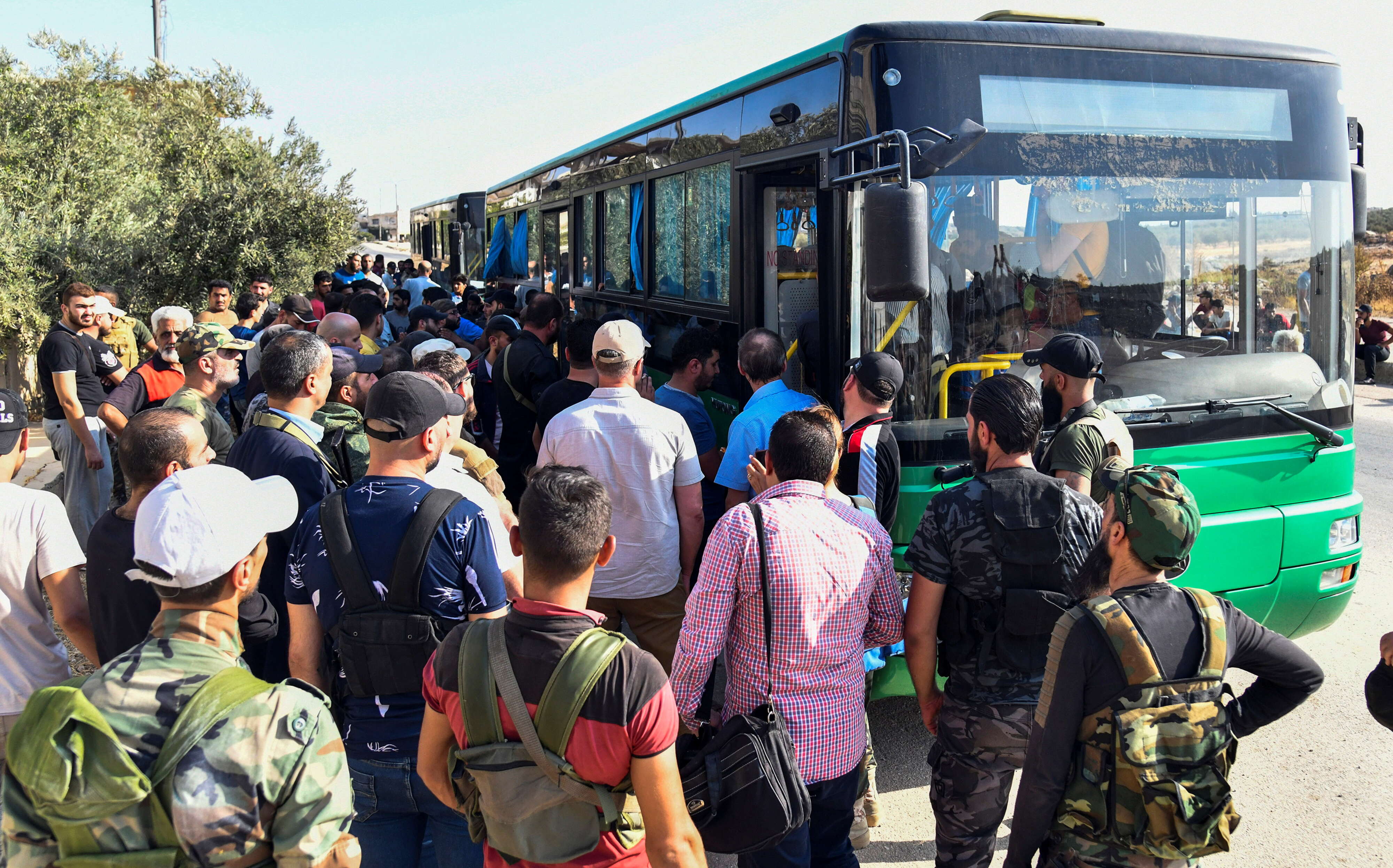 الالاف نزحوا من درعا الى الحدود الاردنية