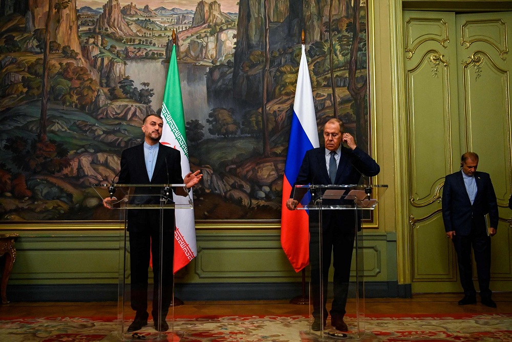 وزير الخارجية الإيراني يهدد من موسكو بالتصعيد في حال فشلت مفاوضات فيينا النووية