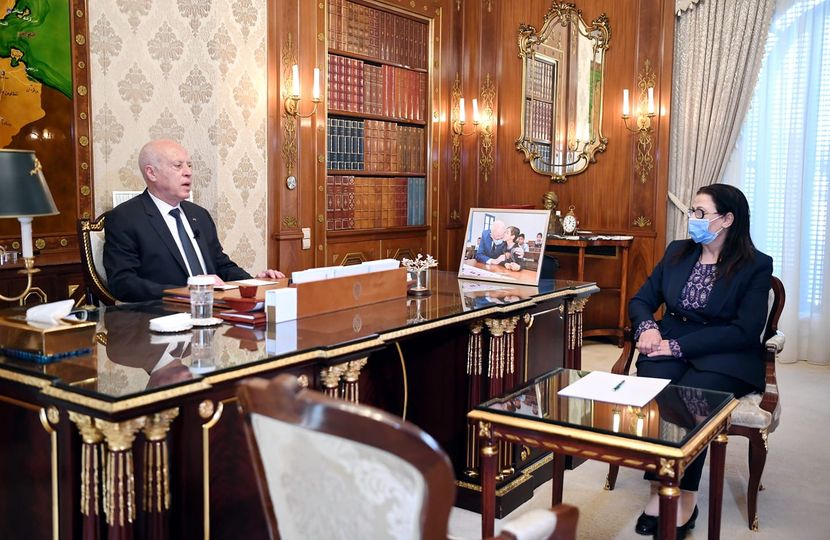 قيس سعيد يدعو التونسيين لدعمه في مواجهة المحتكرين