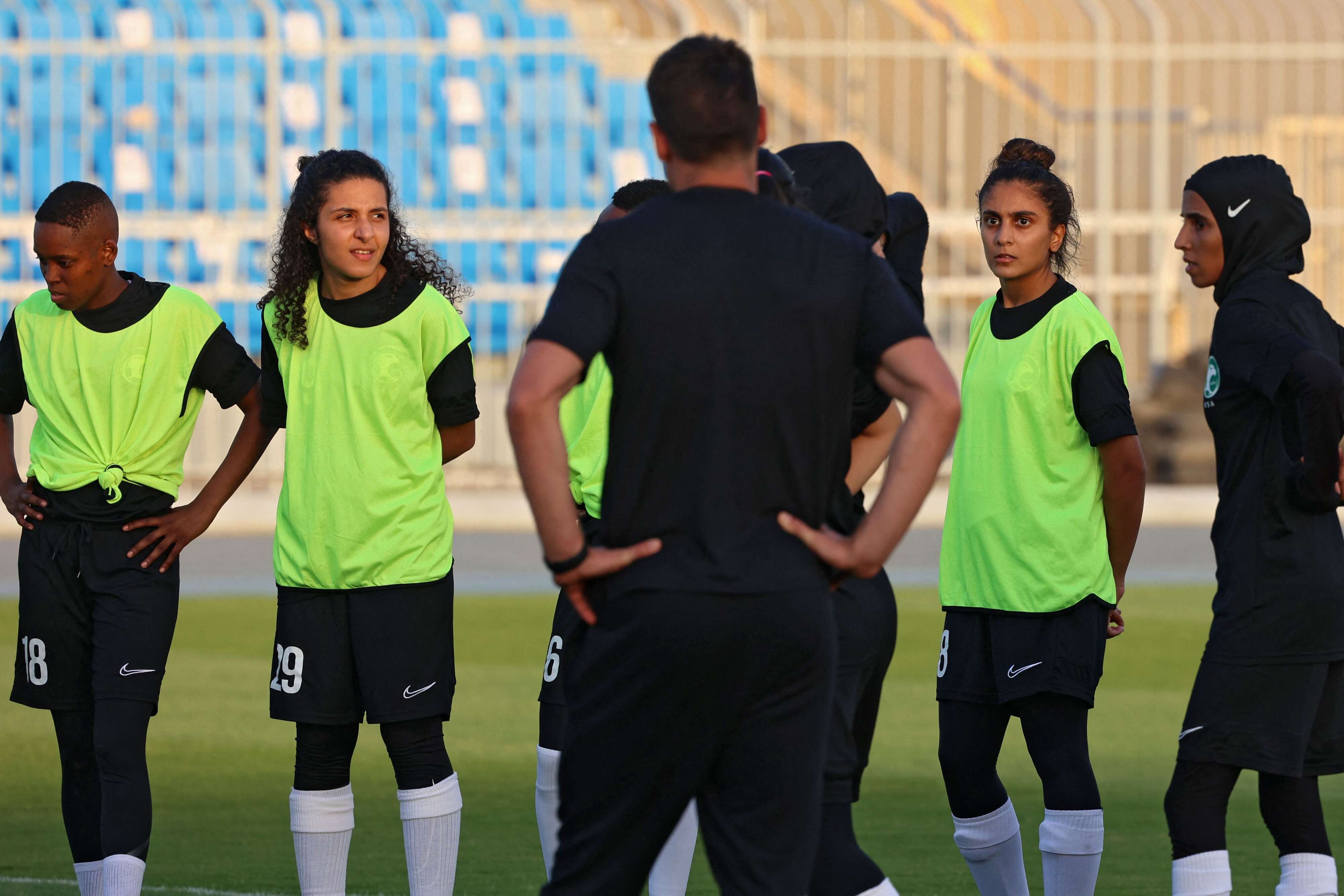 اختيار لاعبات ليشكلن أساس المنتخب الوطني 