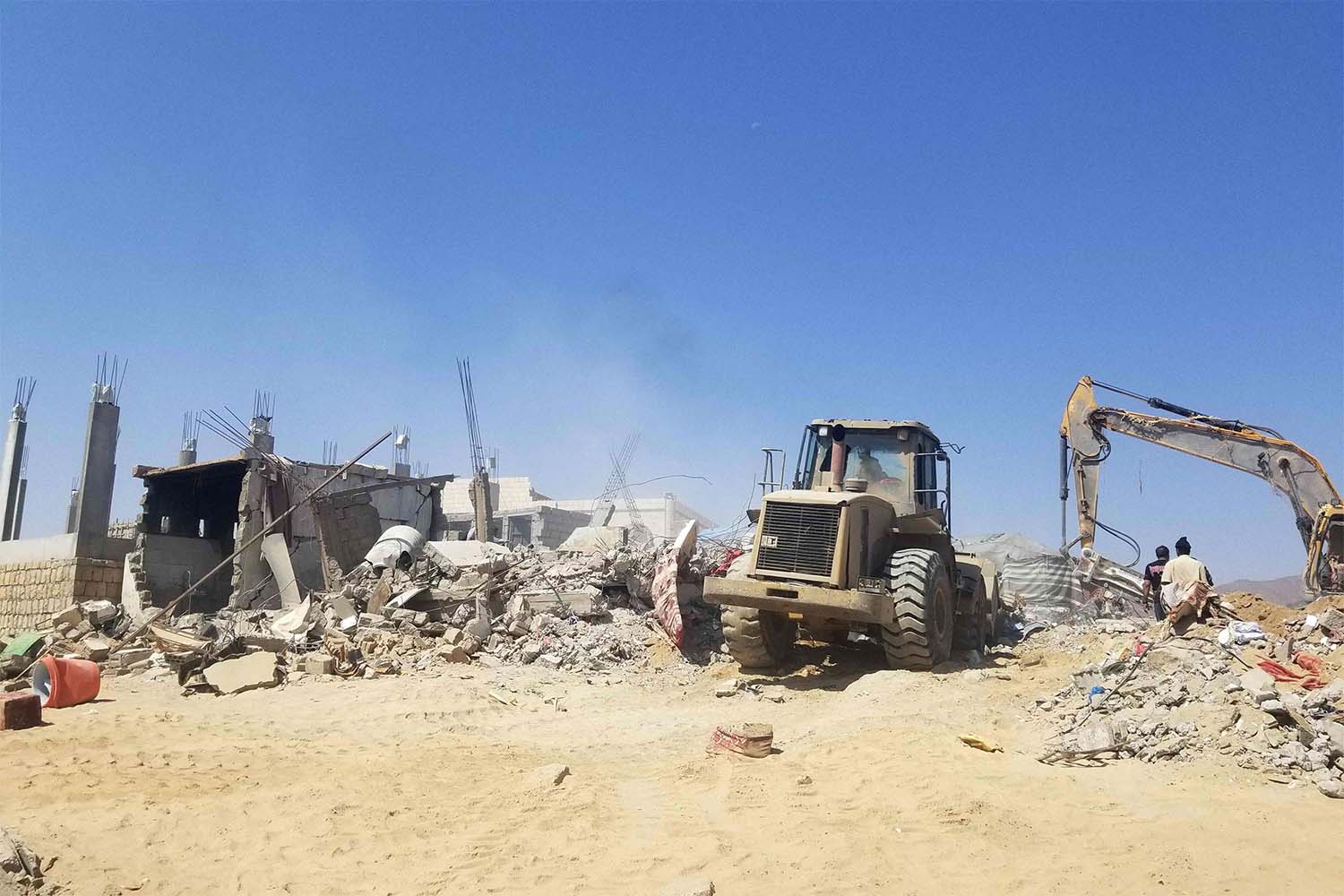 A Houthi ballistic missile struck the house of a key tribal leader in al-Aumd on October 28