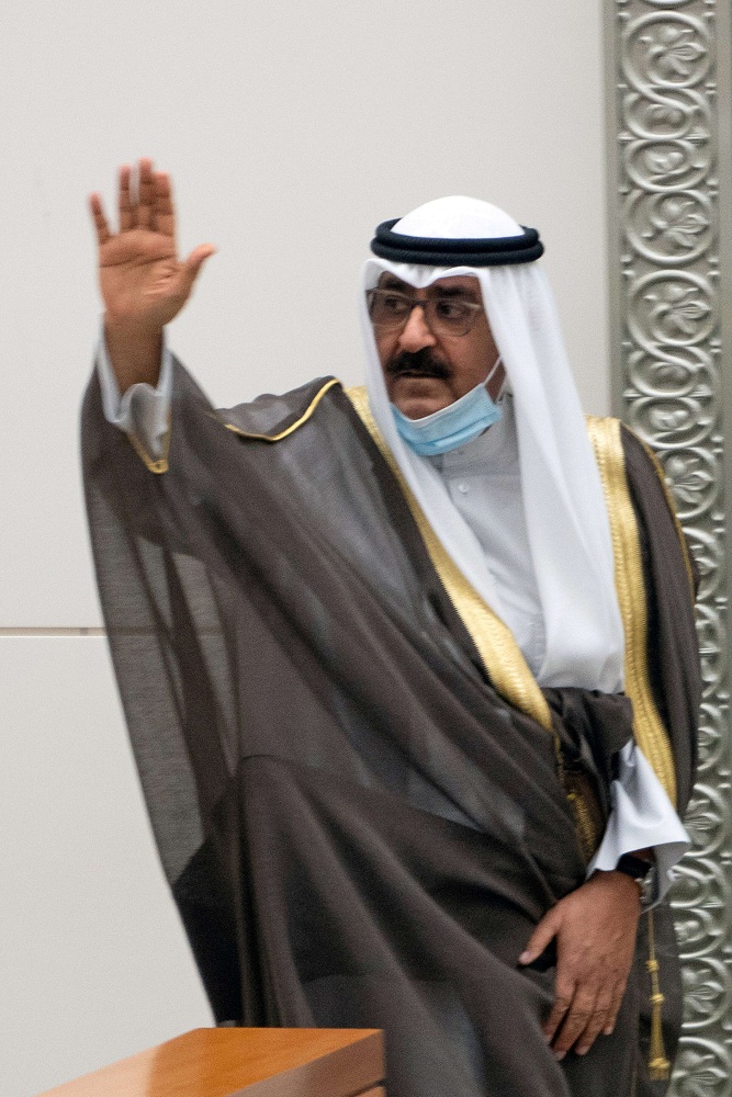 الشيخ مشعل الأحمد الصباح الأخ غير شقيق لأمير الكويت وهو في العقد الثامن من عمره