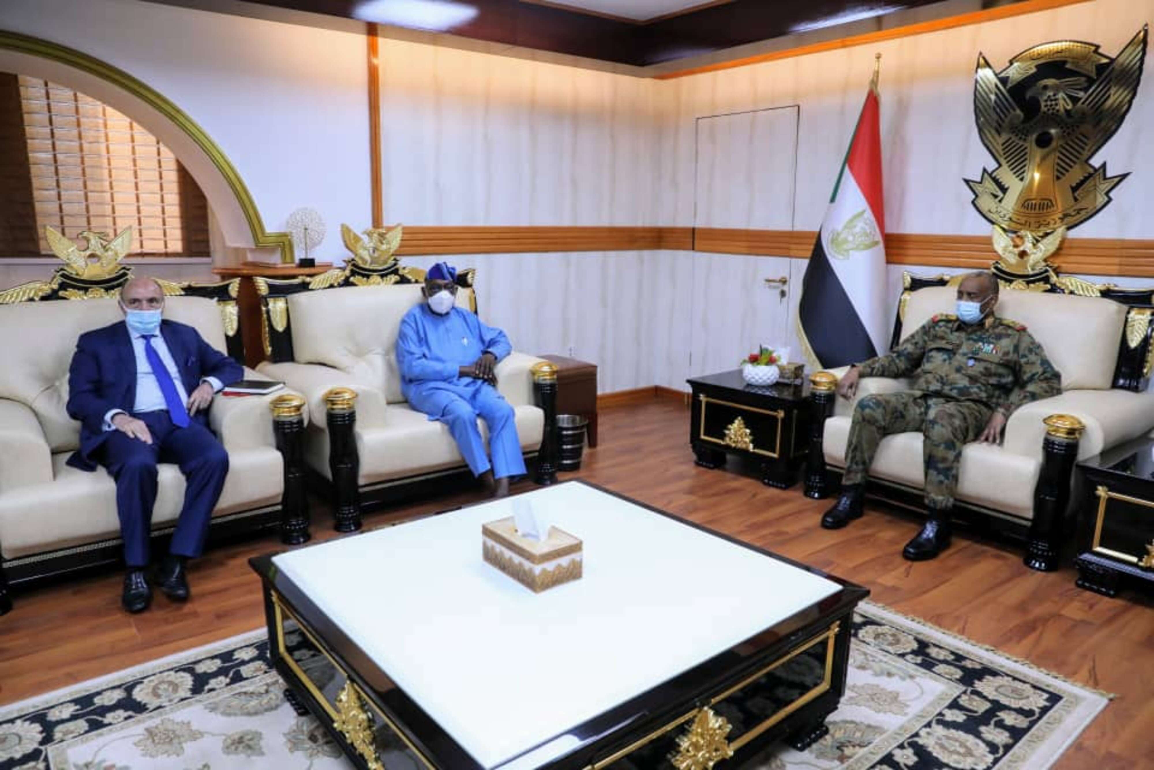 جهود اقليمية لدفع البرهان على التراجع عن خطواته واعادة الحكم المدني