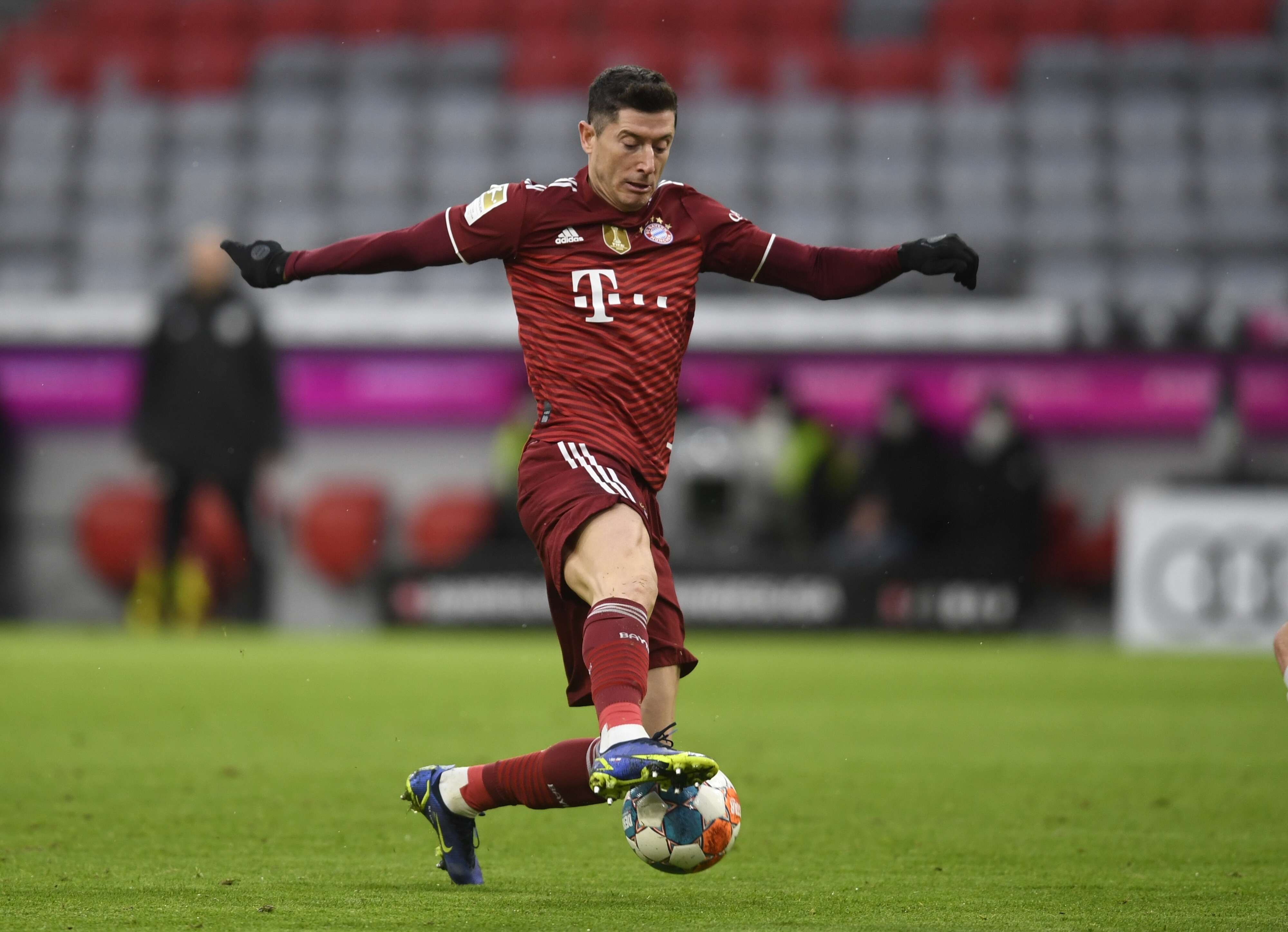 النجم البولندي لرفع رصيده أكثر من 42 هدفًا في البوندسليغا خلال عام 2021