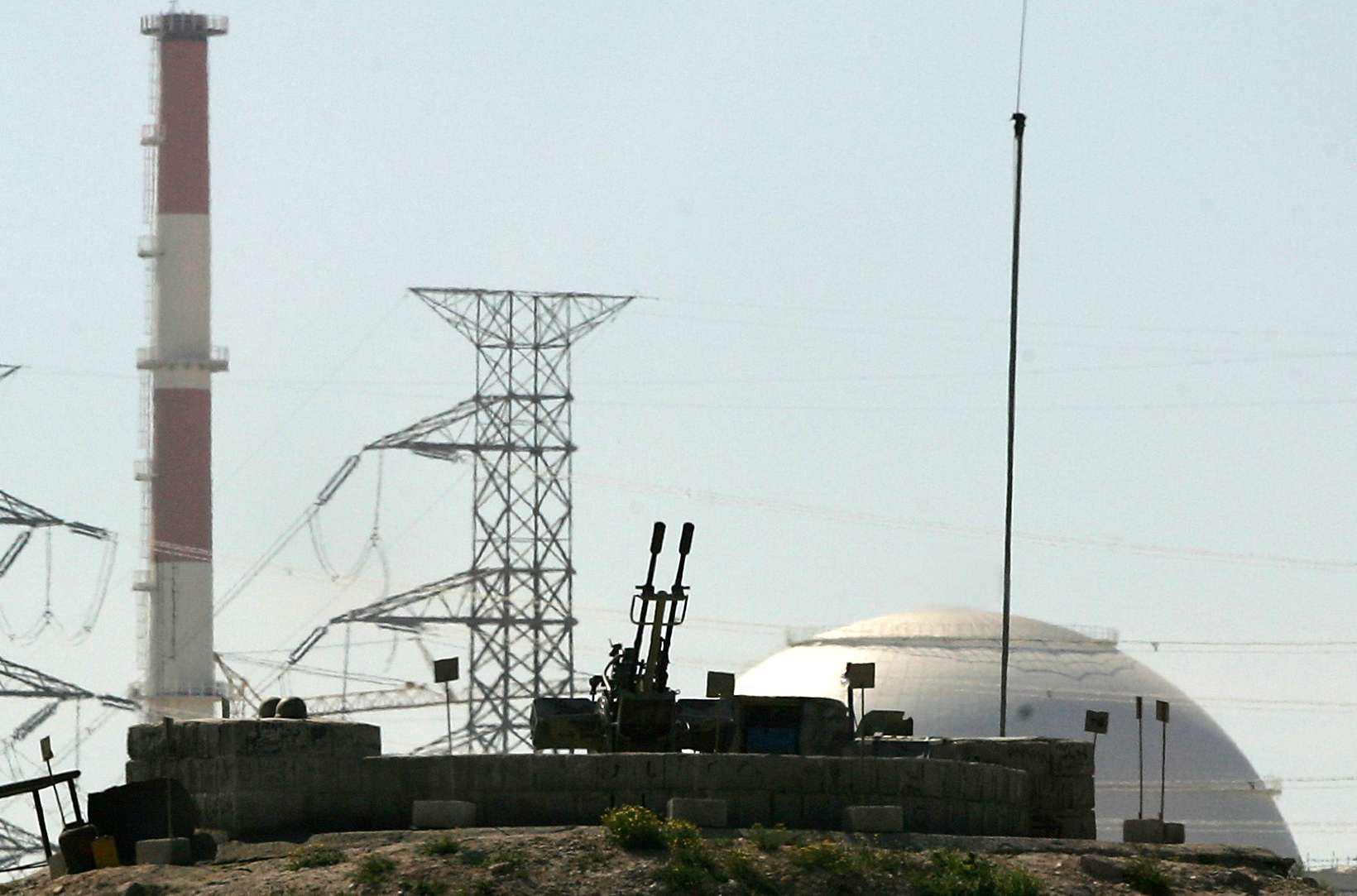 ايران عززت من استعداداتها العسكرية قرب منشاتها النووية بعد تهديدات اميركية واسرائيلية