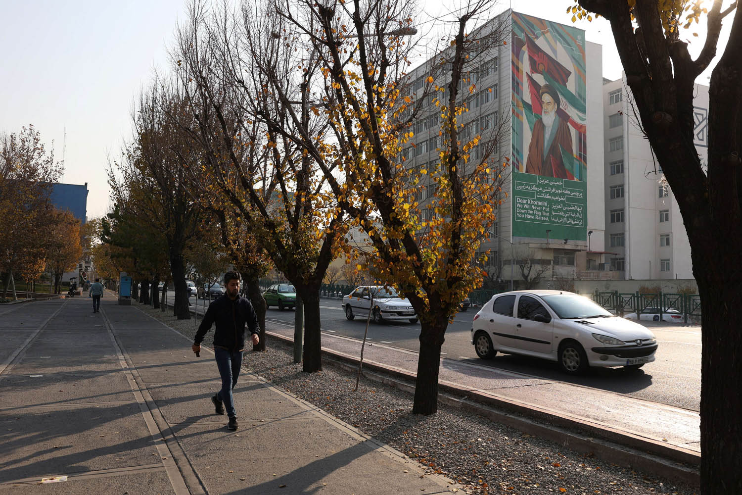جدارية لآية الله الخميني في طهران