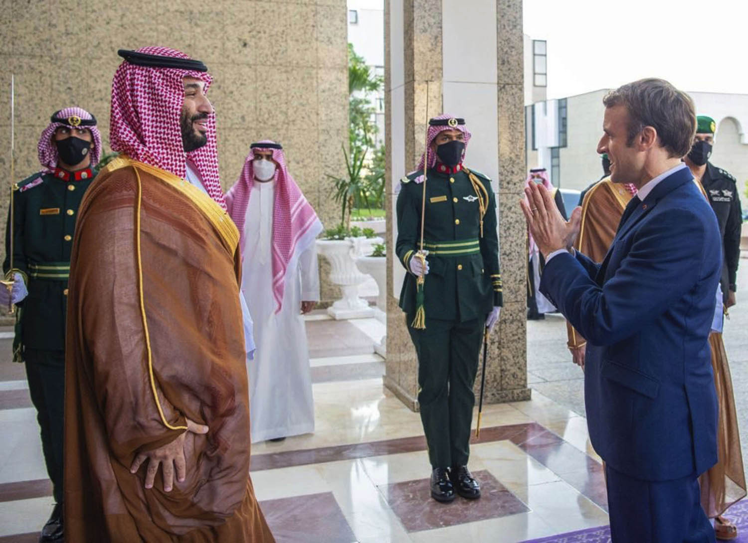 ولي العهد السعودي الأمير محمد بن سلمان يستقبل الرئيس الفرنسي ايمانويل ماكرون في جدة