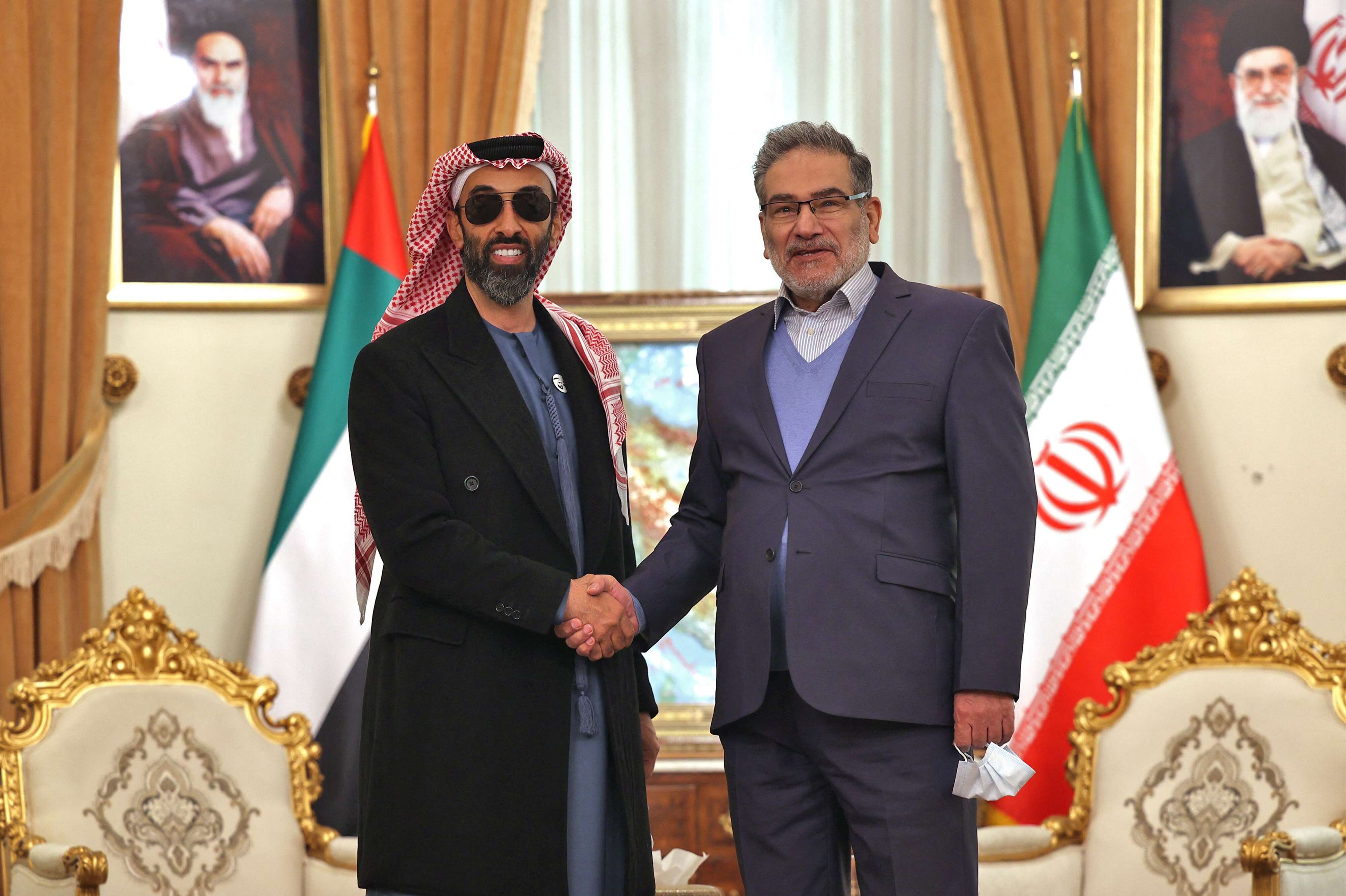 الشيخ طحنون وشمخاني: تحسين العلاقات اولوية للبلدين