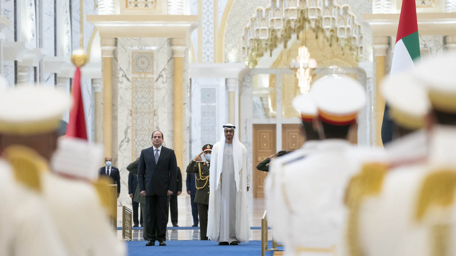 الشيخ محمد بن زايد ولي عهد أبوظبي يستقبل الرئيس المصري عبدالفتاح السيسي في قصر الوطن في أبوظبي