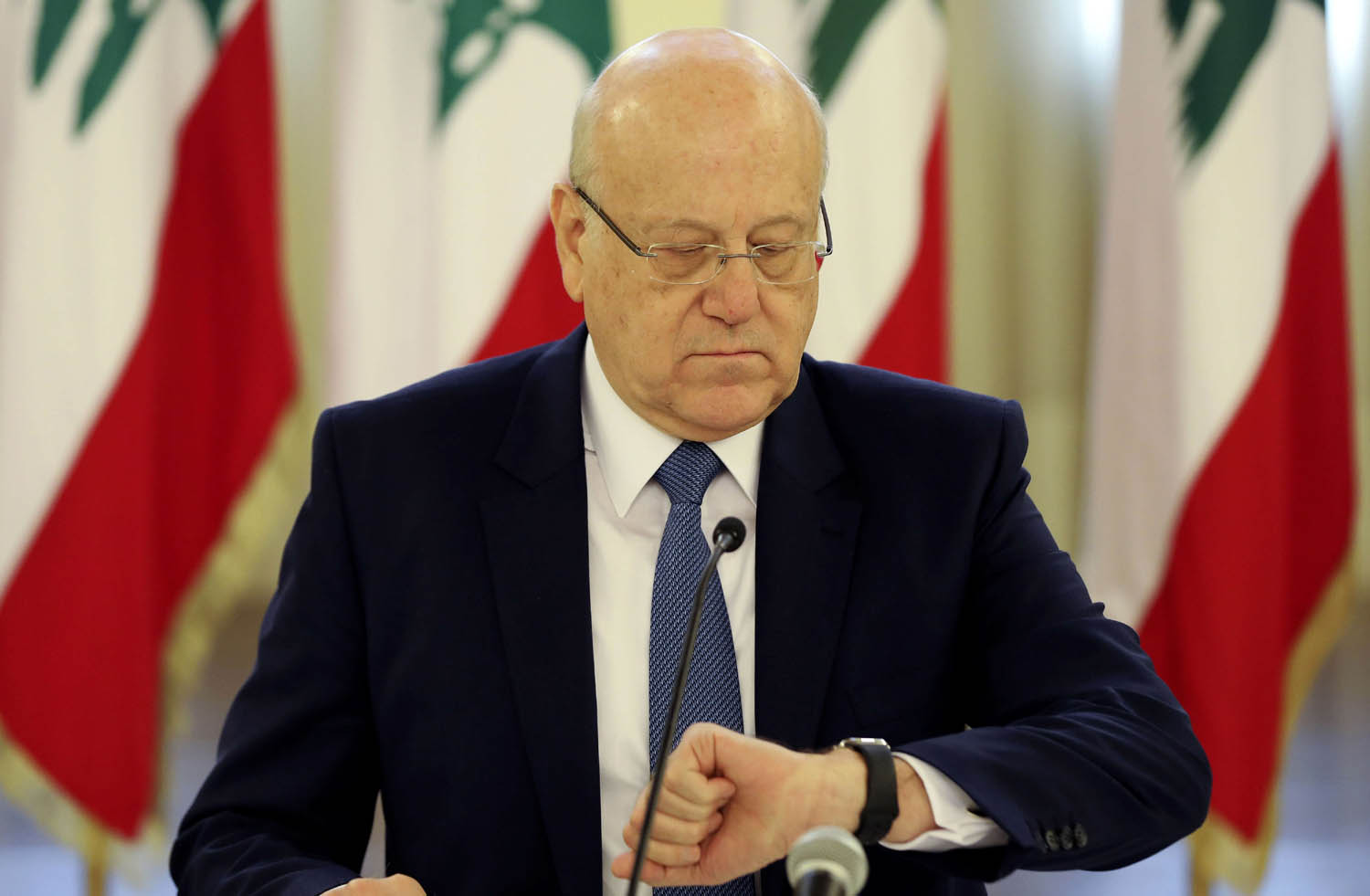 رئيس الحكومة اللبنانية نجيب ميقاني في مؤتمر صحفي