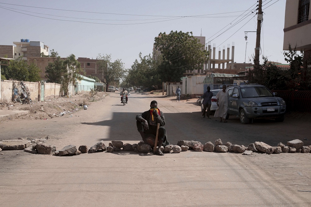 الوضع يزداد تعقيدا في السودان مع استمرار طرفي الأزمة في التصعيد