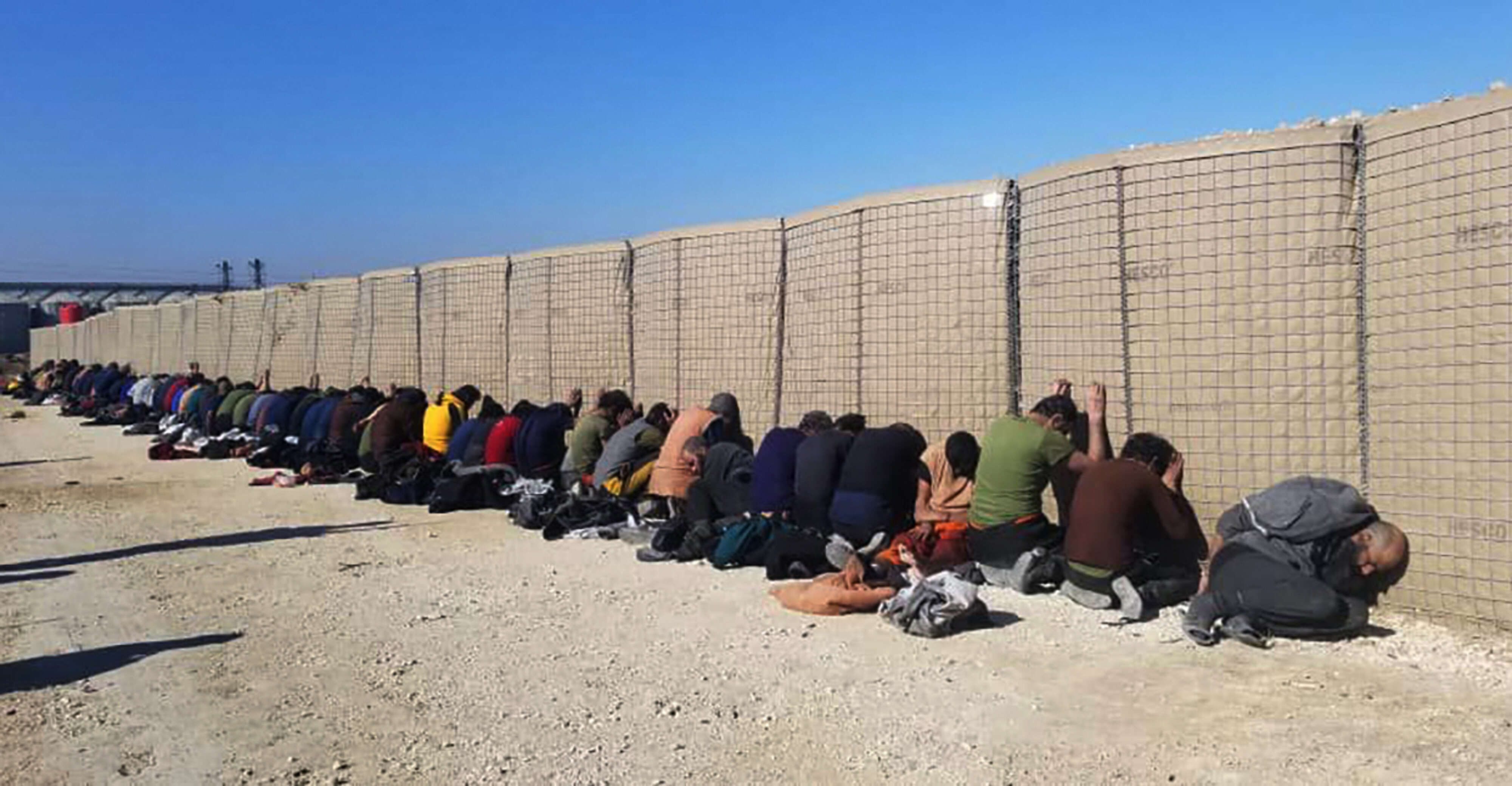 'قسد' اعتقلت عشرات السجناء الفارين من عناصر داعش وأحبطت هجوما على سجن آخر