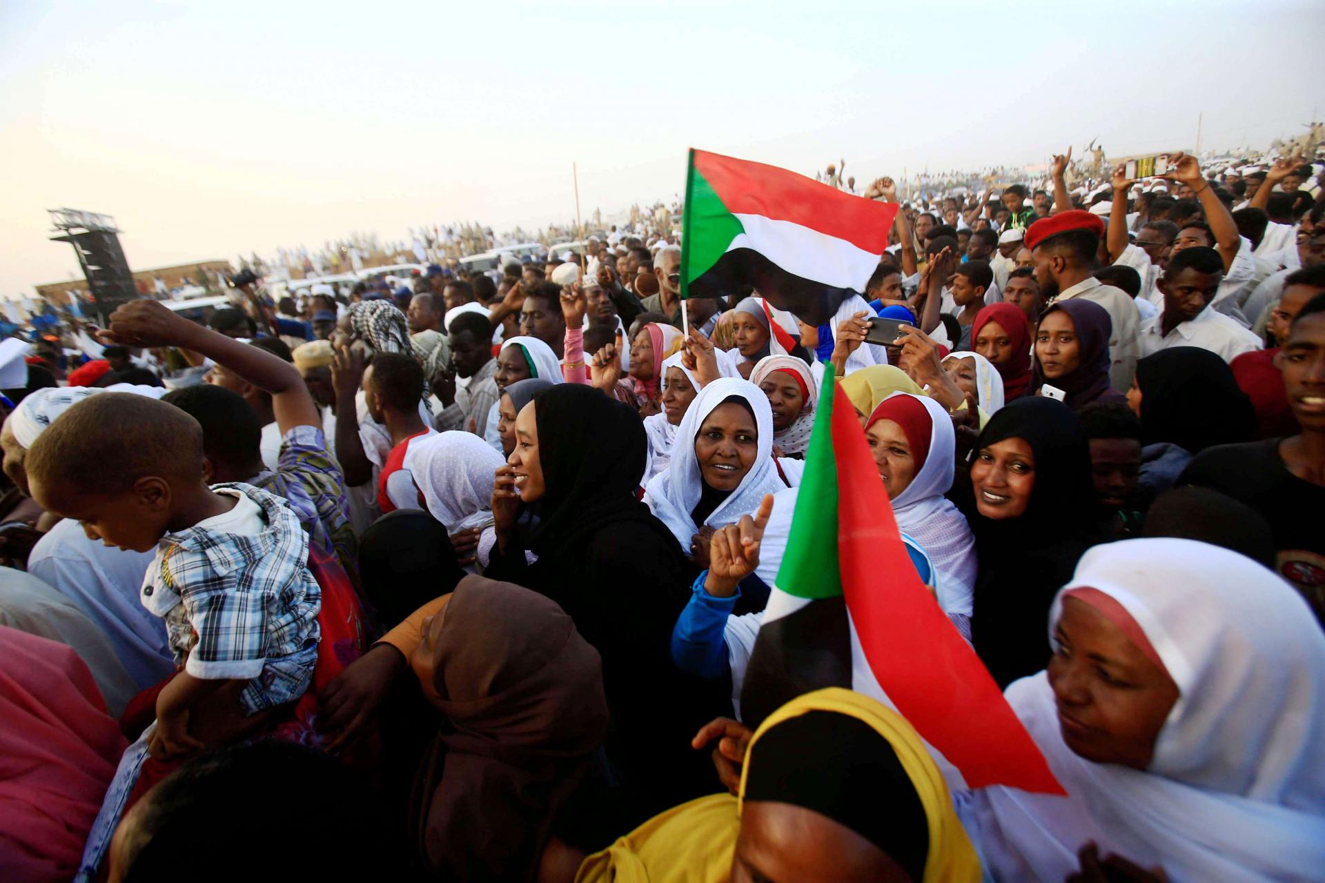السودانيون يصرون على التظاهر ضد المؤسسة العسكرية وللمطالبة بالحكم المدني