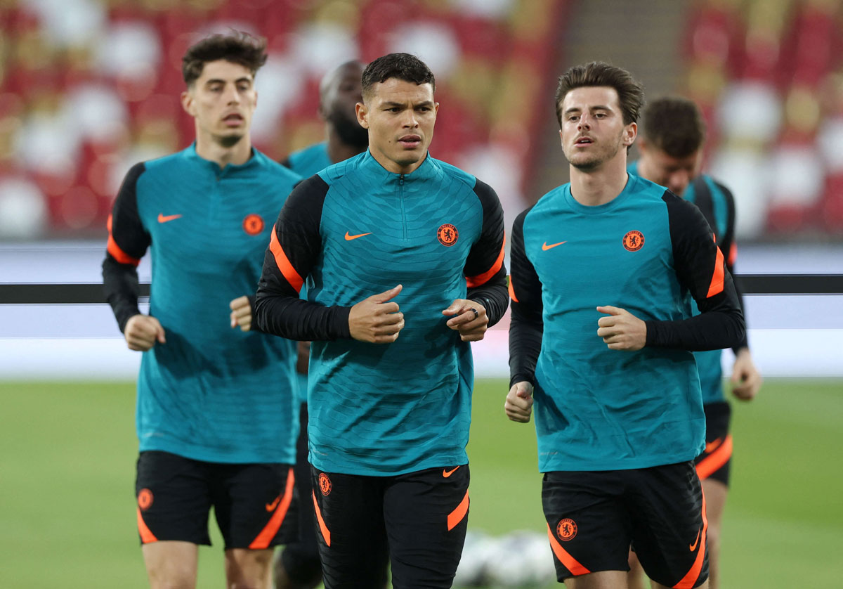 الفريق اللندني ليصبح ثالث فريق إنكليزي يتوج باللقب بعد مواطنيه يونايتد وليفربول 