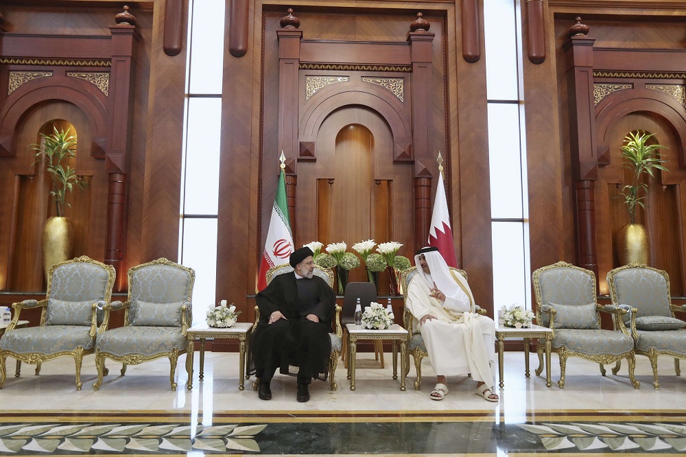 إيران تعدل بوصلتها صوب الدوحة بعد فشلها في توحيد البيت الشيعي العراقي