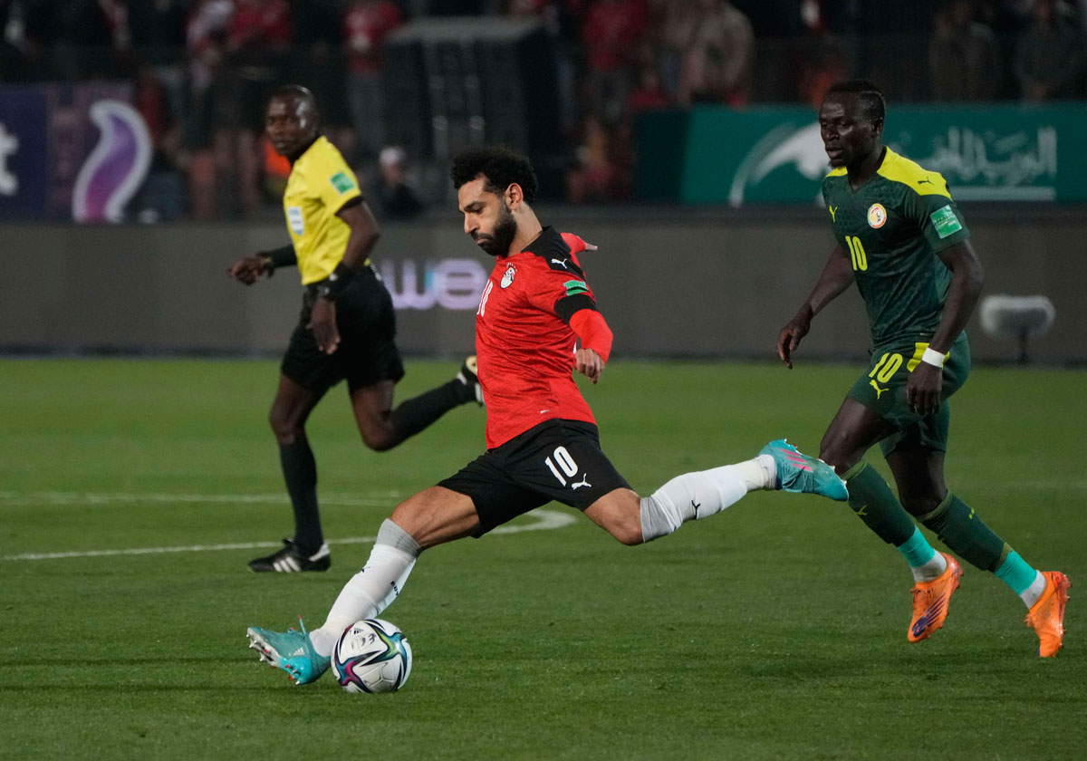 صلاح يشيد برفاقة 
