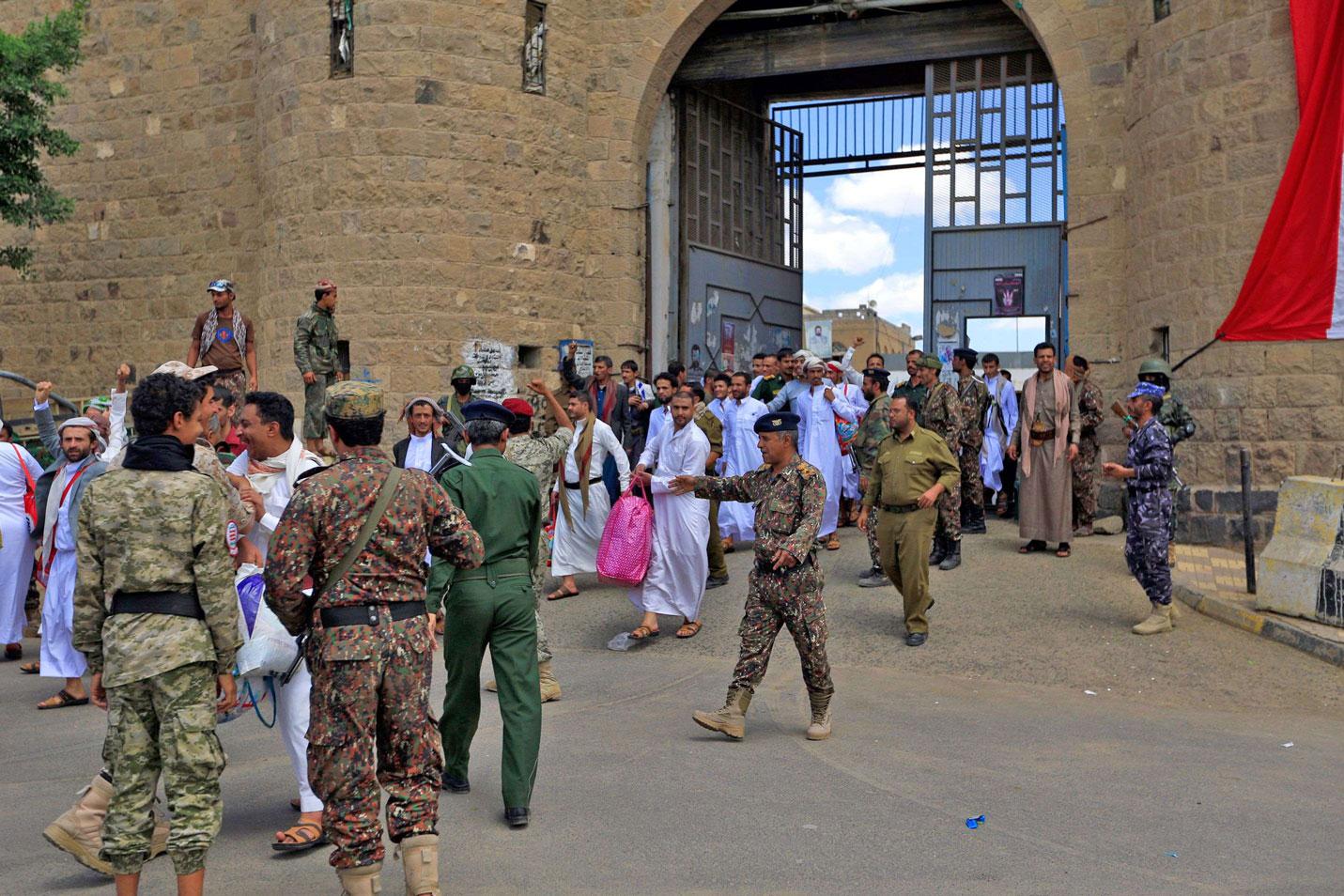 الحكومة اليمنية تبادلت في السابق اسرى مع الحوثيين في صفقة برعاية اممية