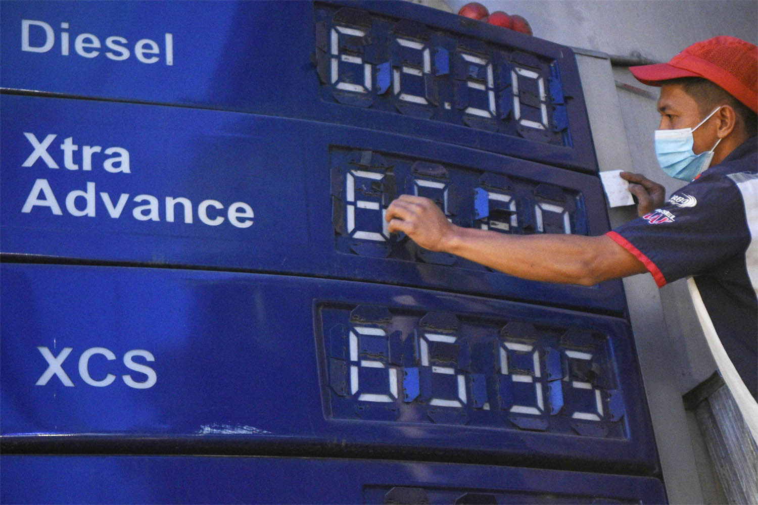 US crude ticked up 1.8% at $121.55 a barrel
