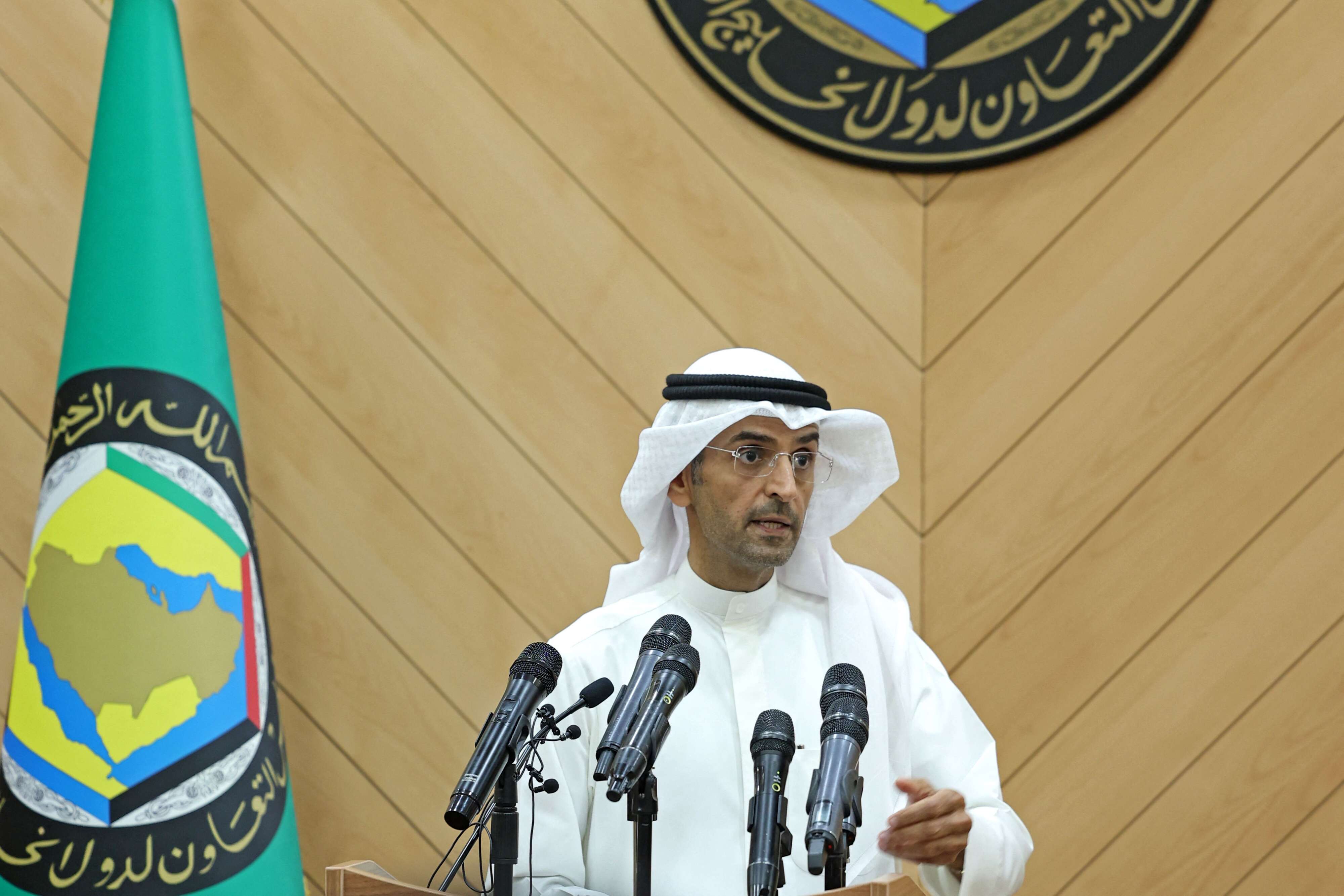 نايف الحجرف: الدعوات سترسل لجميع أطراف الصراع في اليمن