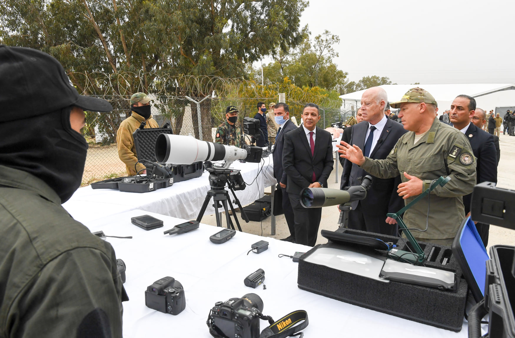 الرئيس التونسي ينتقد دعوات لتشكيل برلمان في المنفى