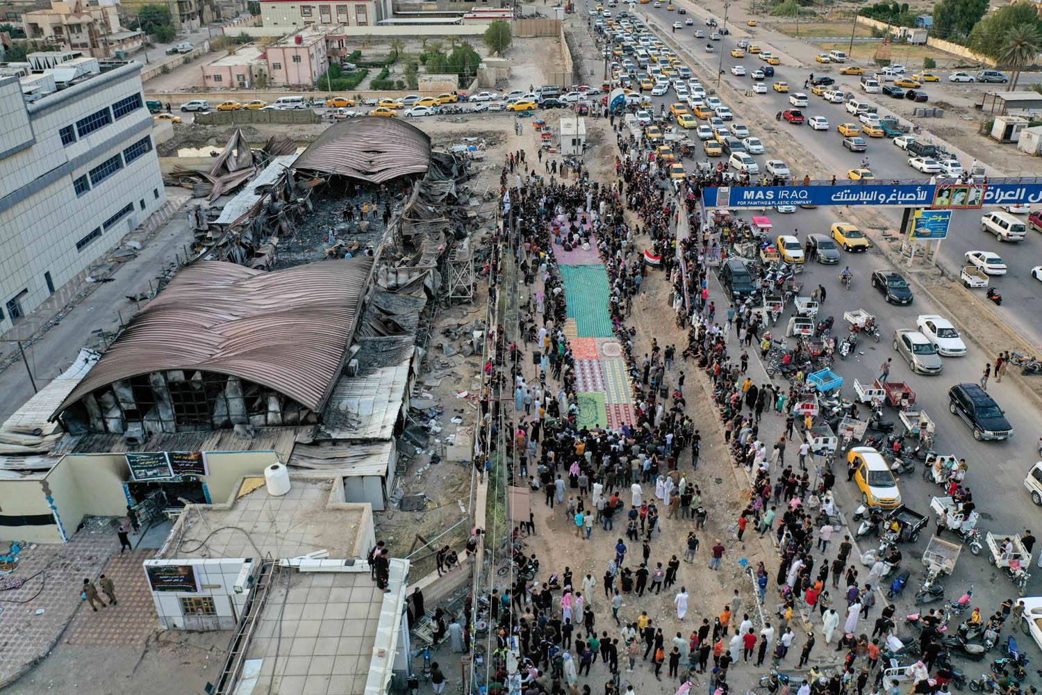 آثار حريق دمر مستشفى الحسين في الناصرية جنوب العراق