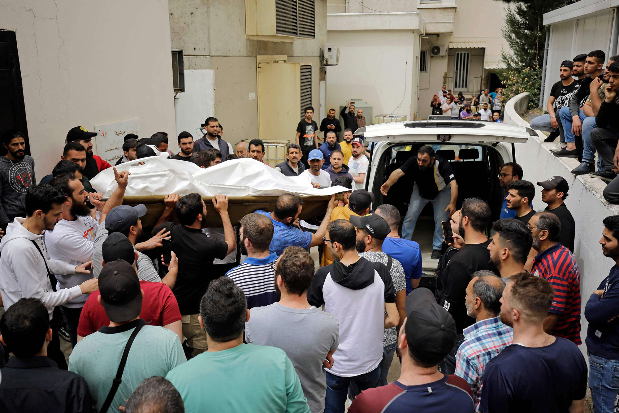 "هذا ما فعله السياسيون باللبنانيين"