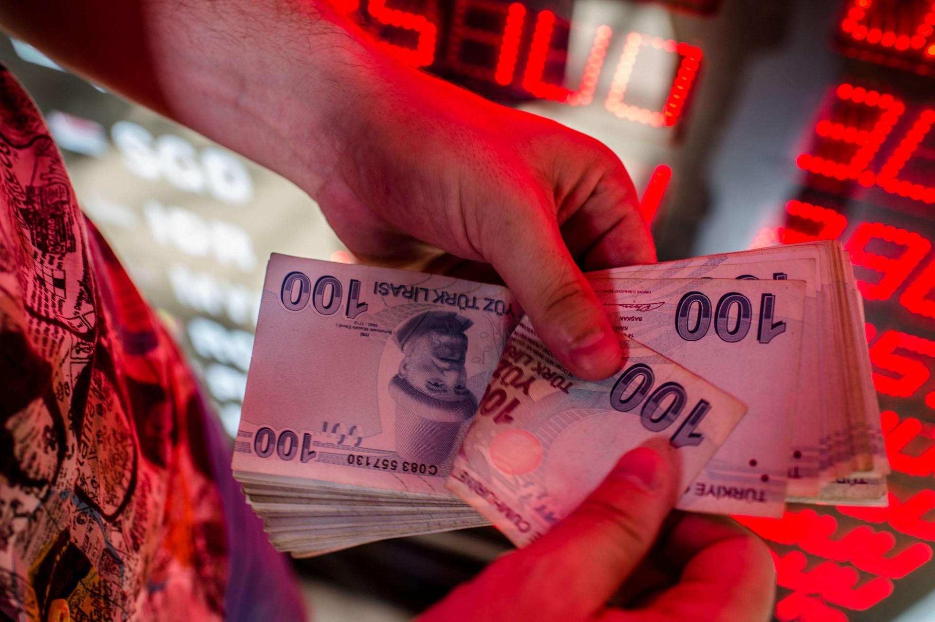 تطوير العلاقات الاقتصادية مع الامارات من شانه دعم الوضع المالي في تركيا