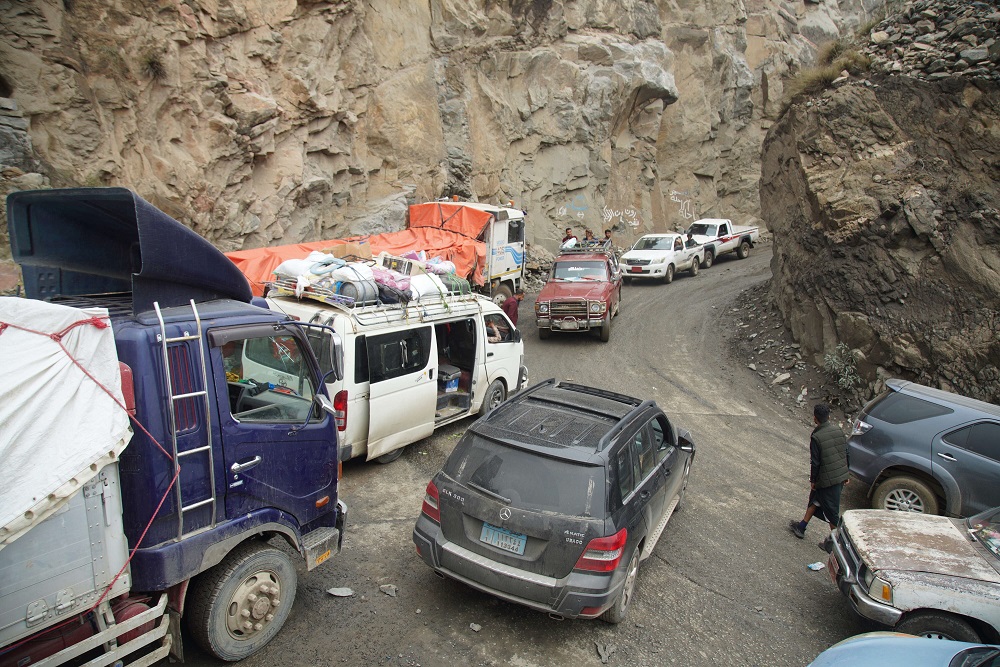 الطريق مقطوعة الى تعز