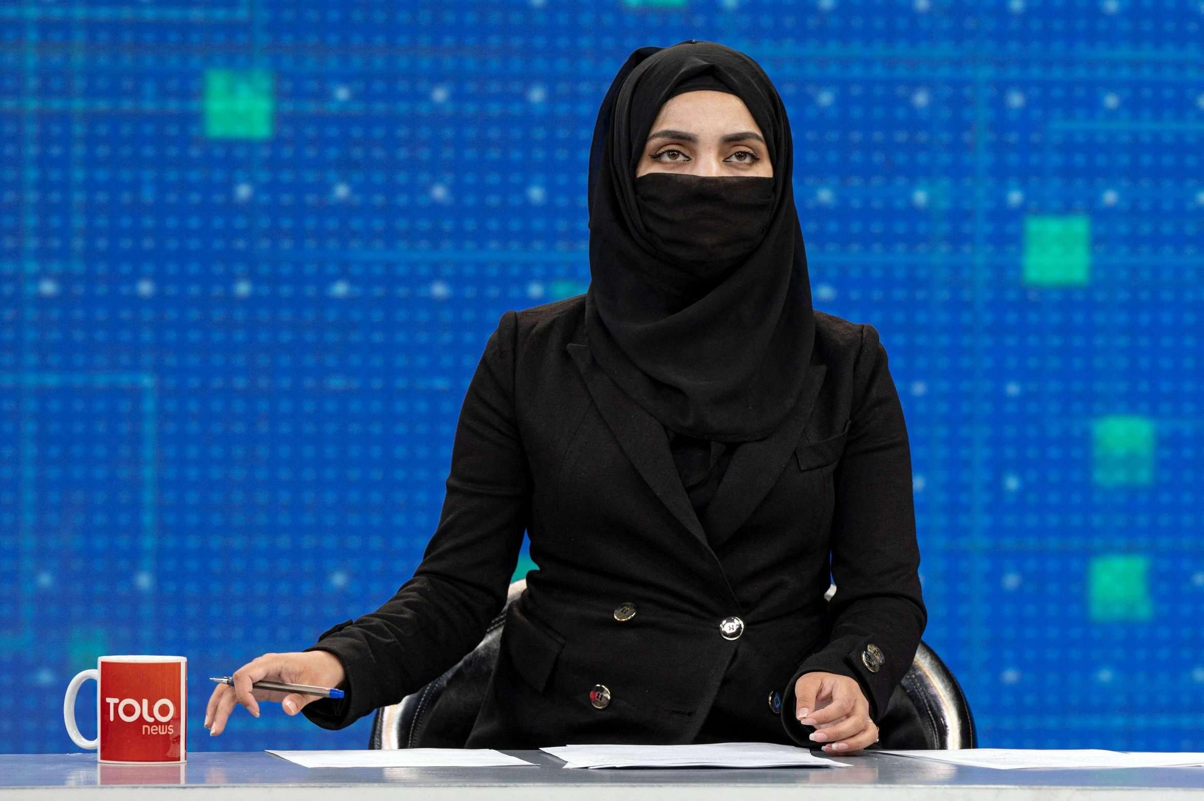 إما النقاب او البحث عن وظيفة اخرى