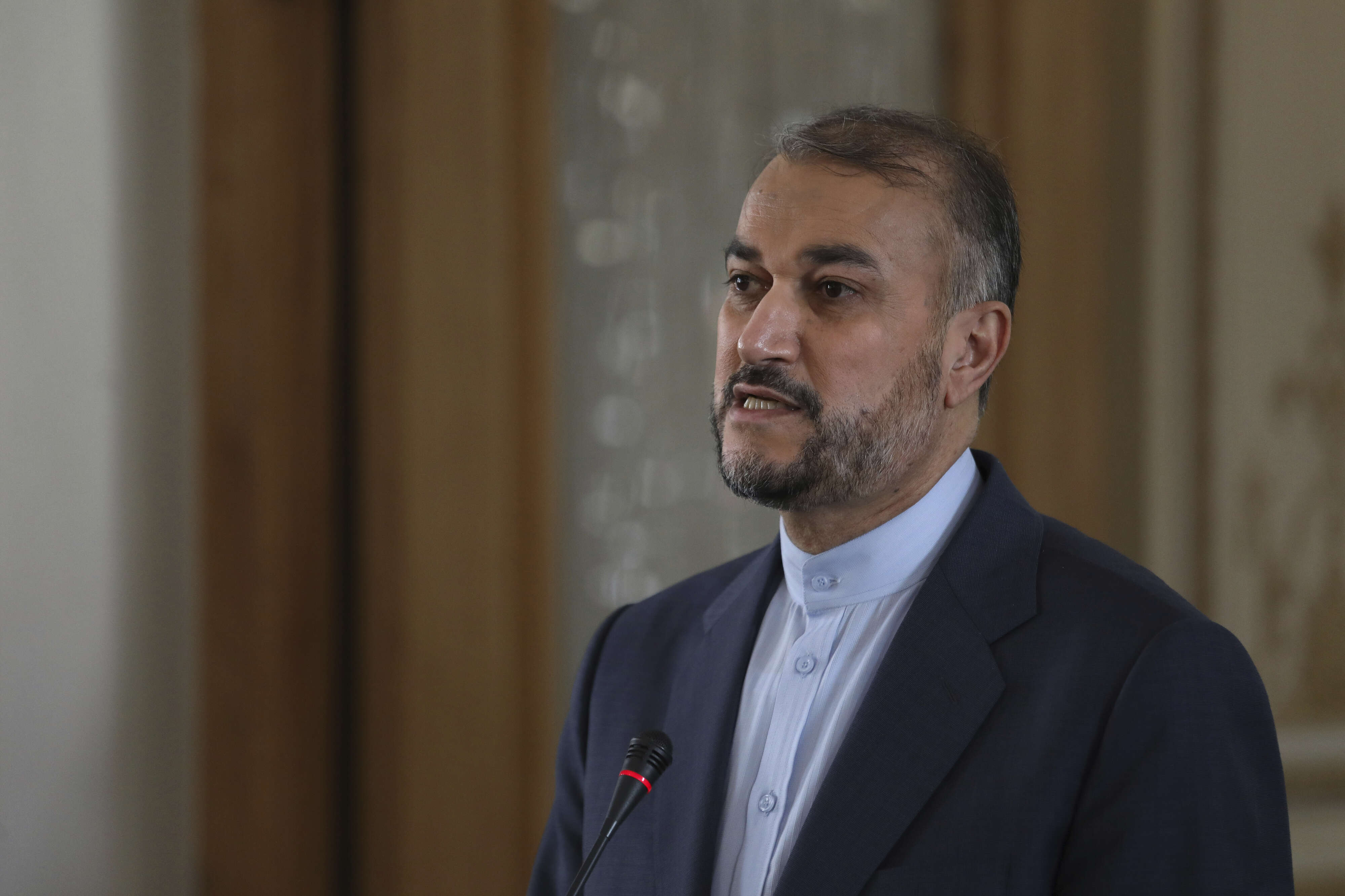أرفع مسؤول إيراني يزور الإمارات منذ شن الحوثيون هجومهم في يناير