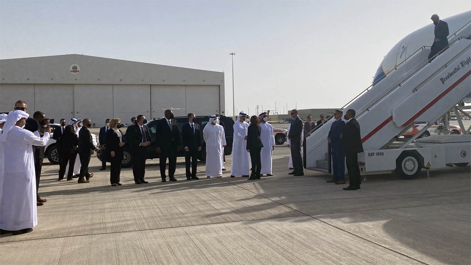 Harris received by UAE officials upon the US delegation's arrival in Abu Dhabi